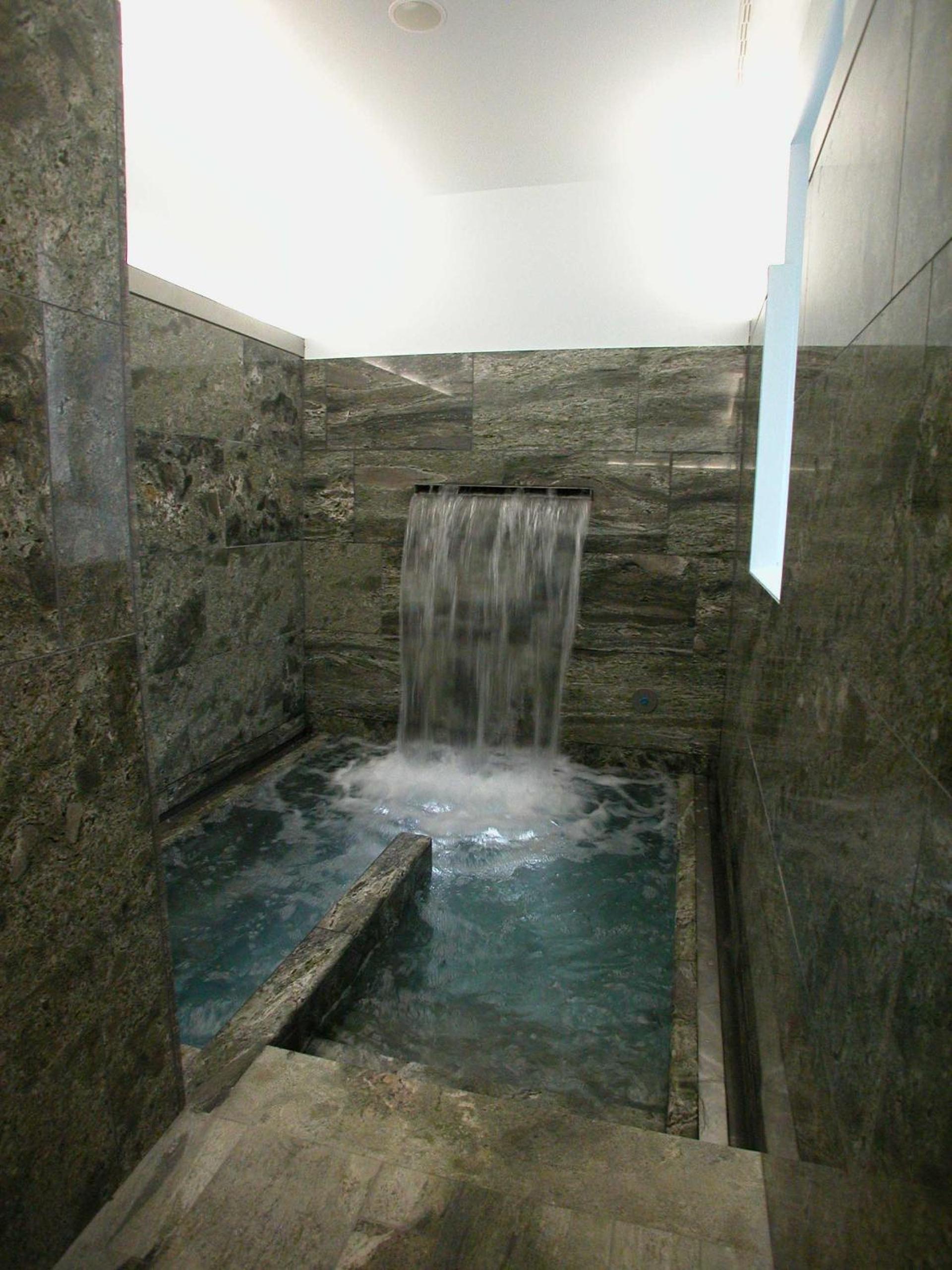 Double Room with Spa Access - Photo 5