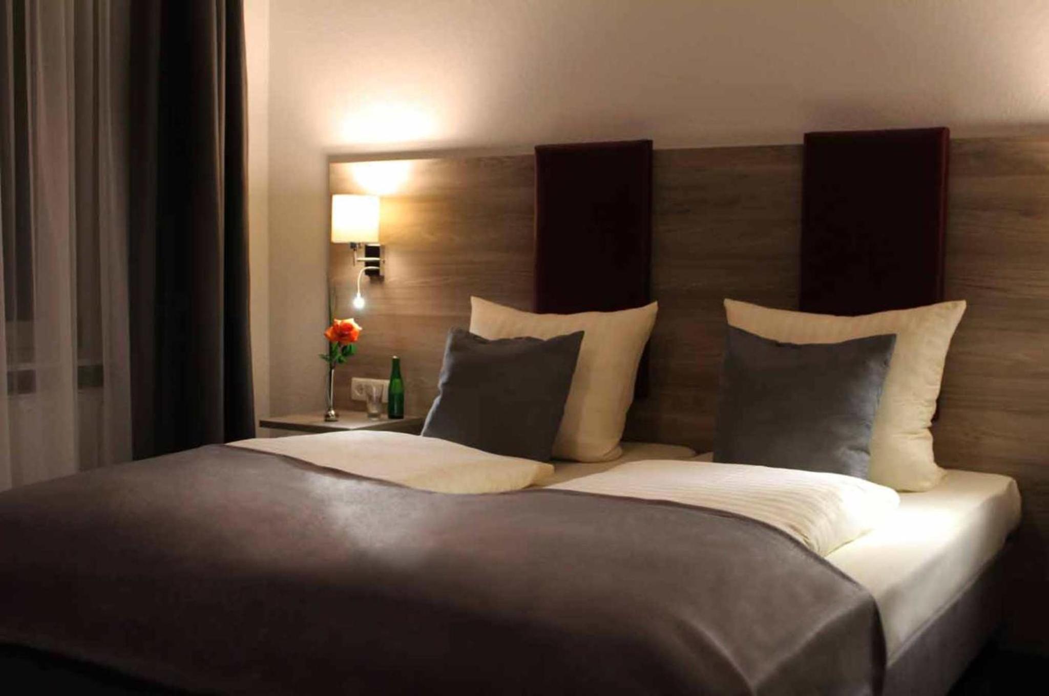 Business Twin Room thumbnail 6