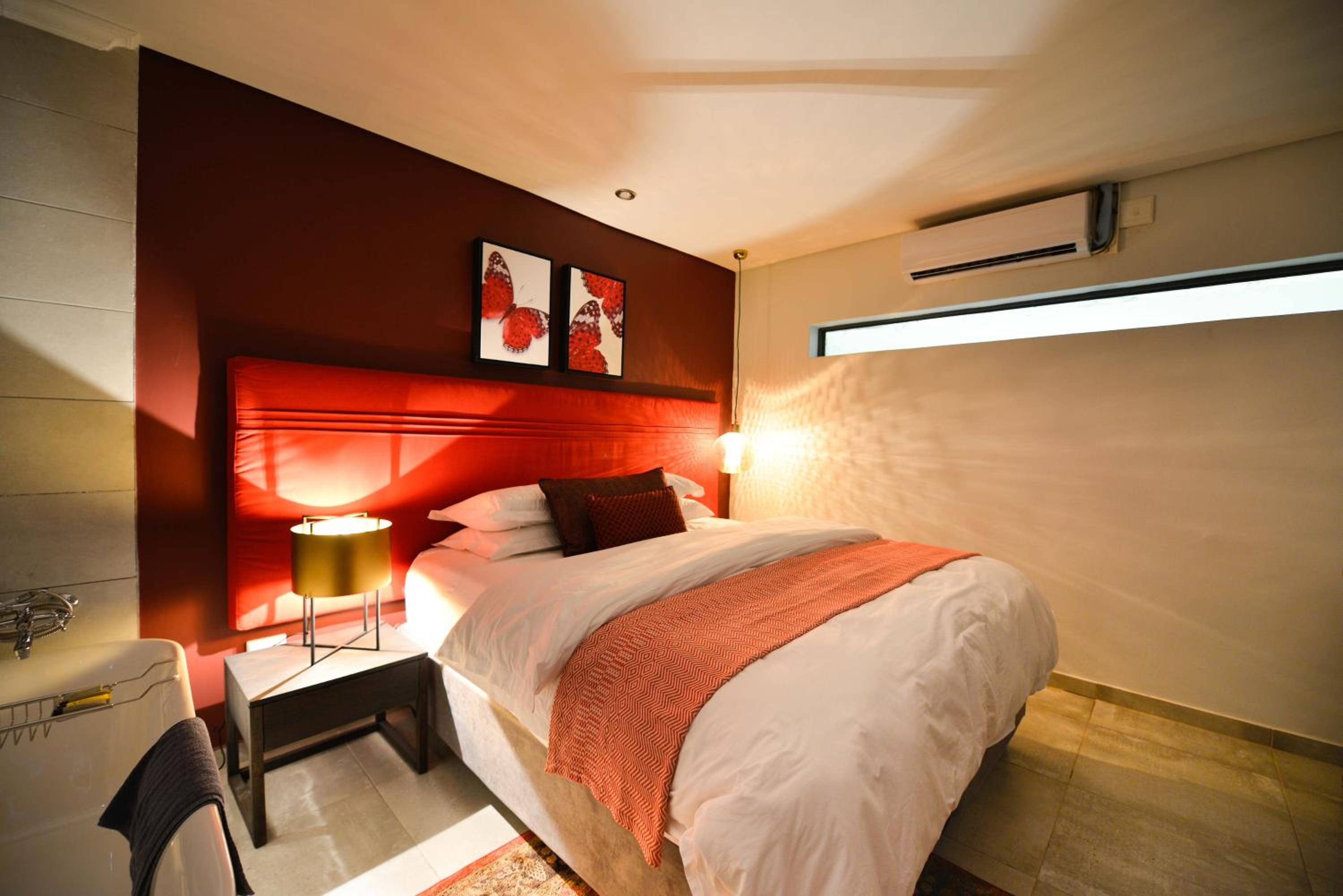 Deluxe King Room - Photo 3