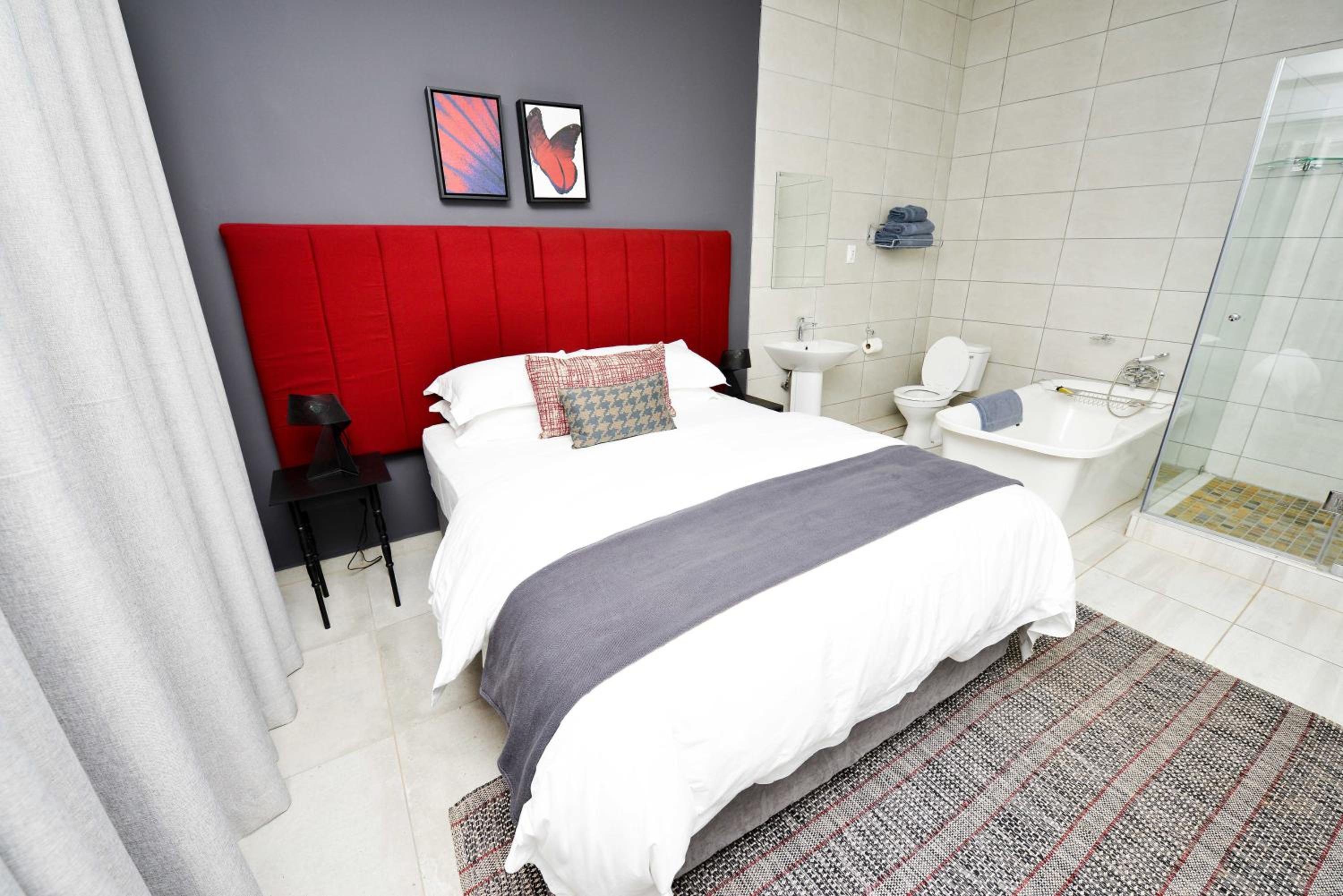 Deluxe Queen Room - Photo 6