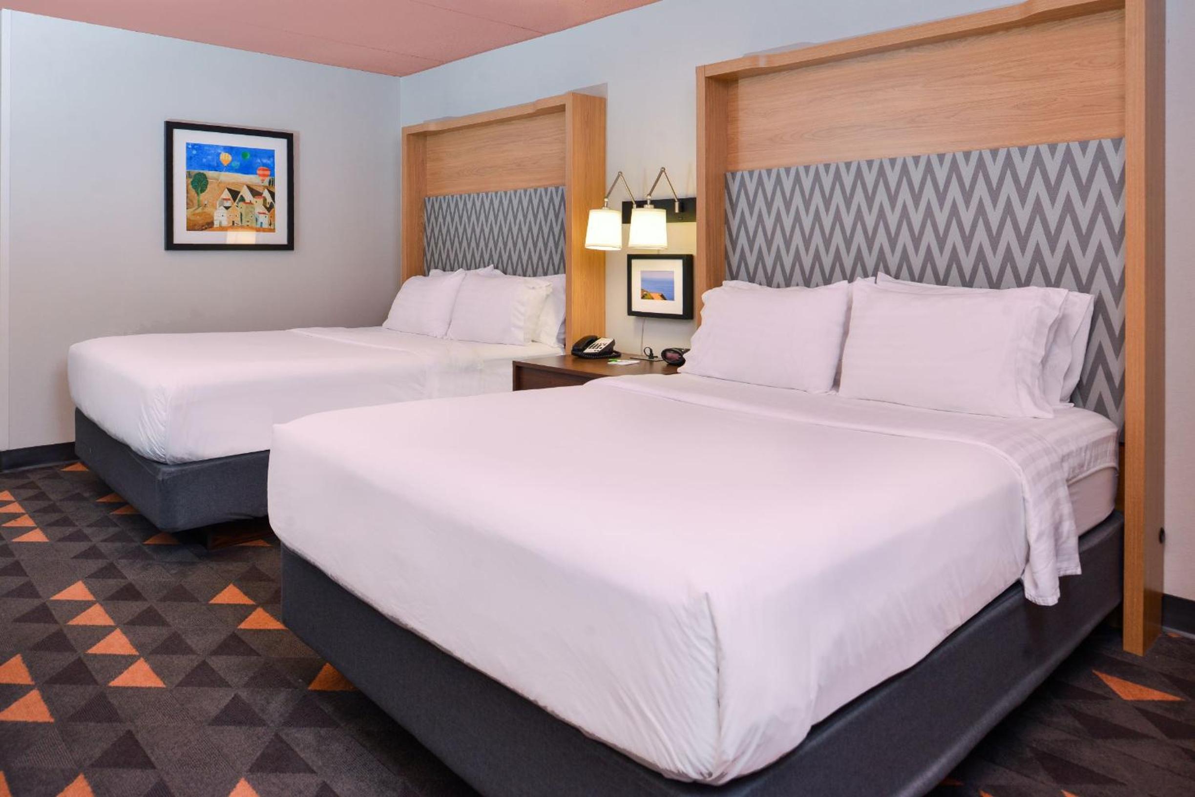 Queen Room - Disability Access - Photo 1