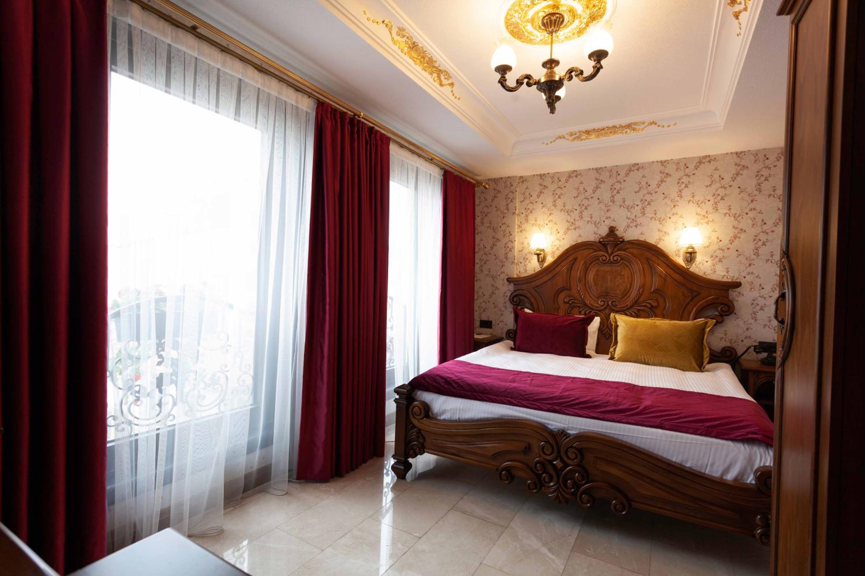 Standard Queen Room
