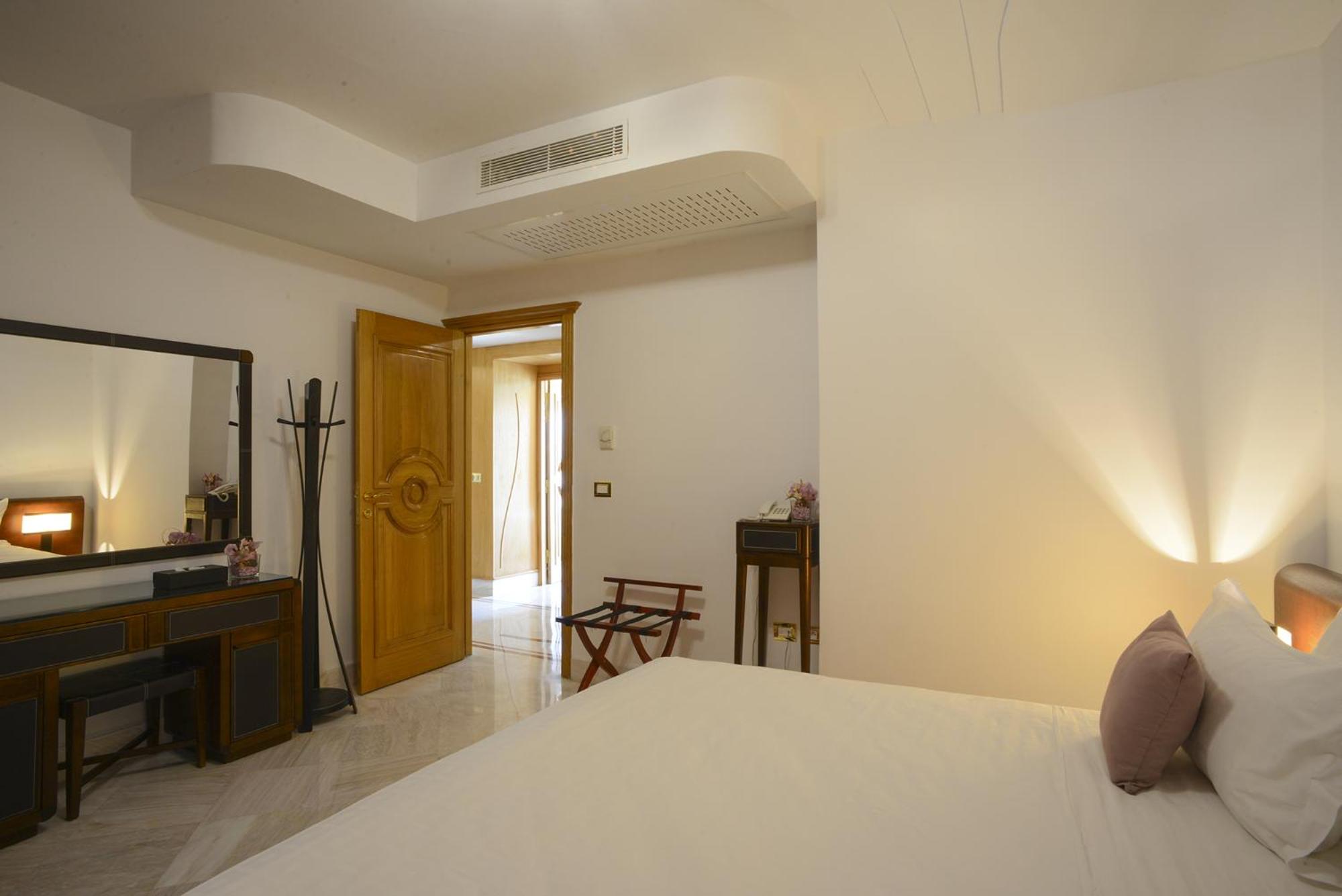 Junior Suite - Photo 1