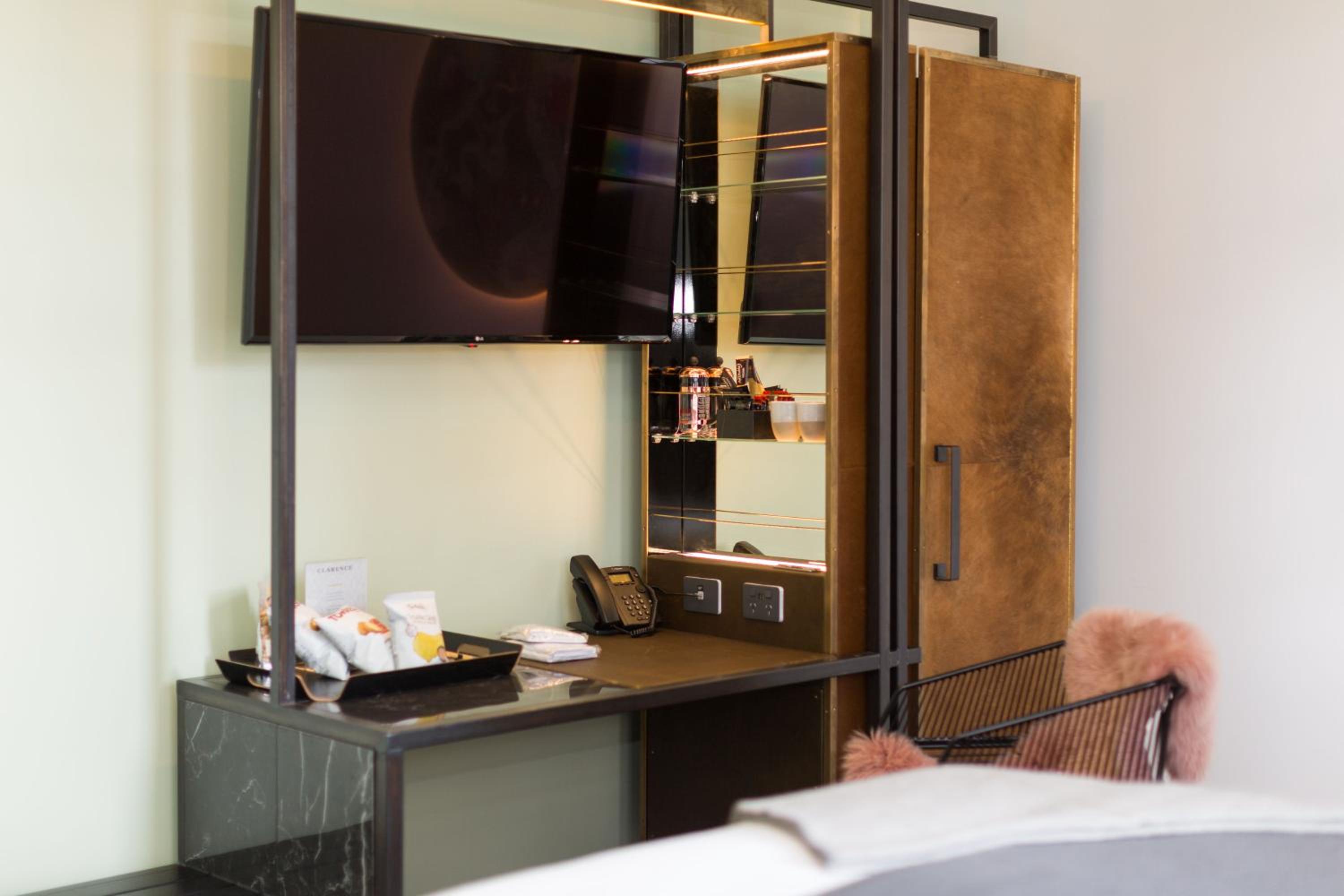 Deluxe Queen Room - Photo 2