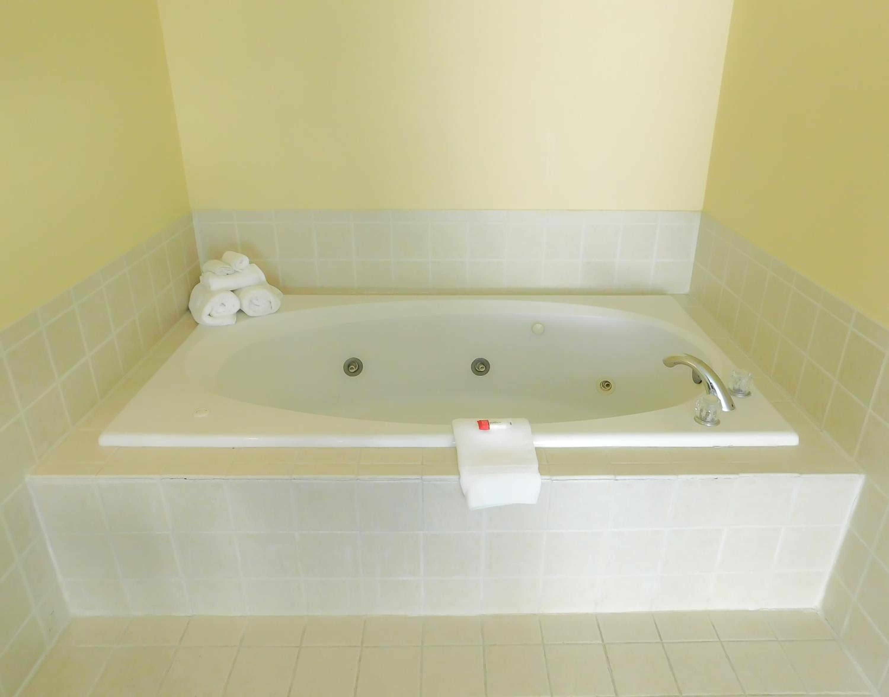 Deluxe King Suite - Non-Smoking photo 2