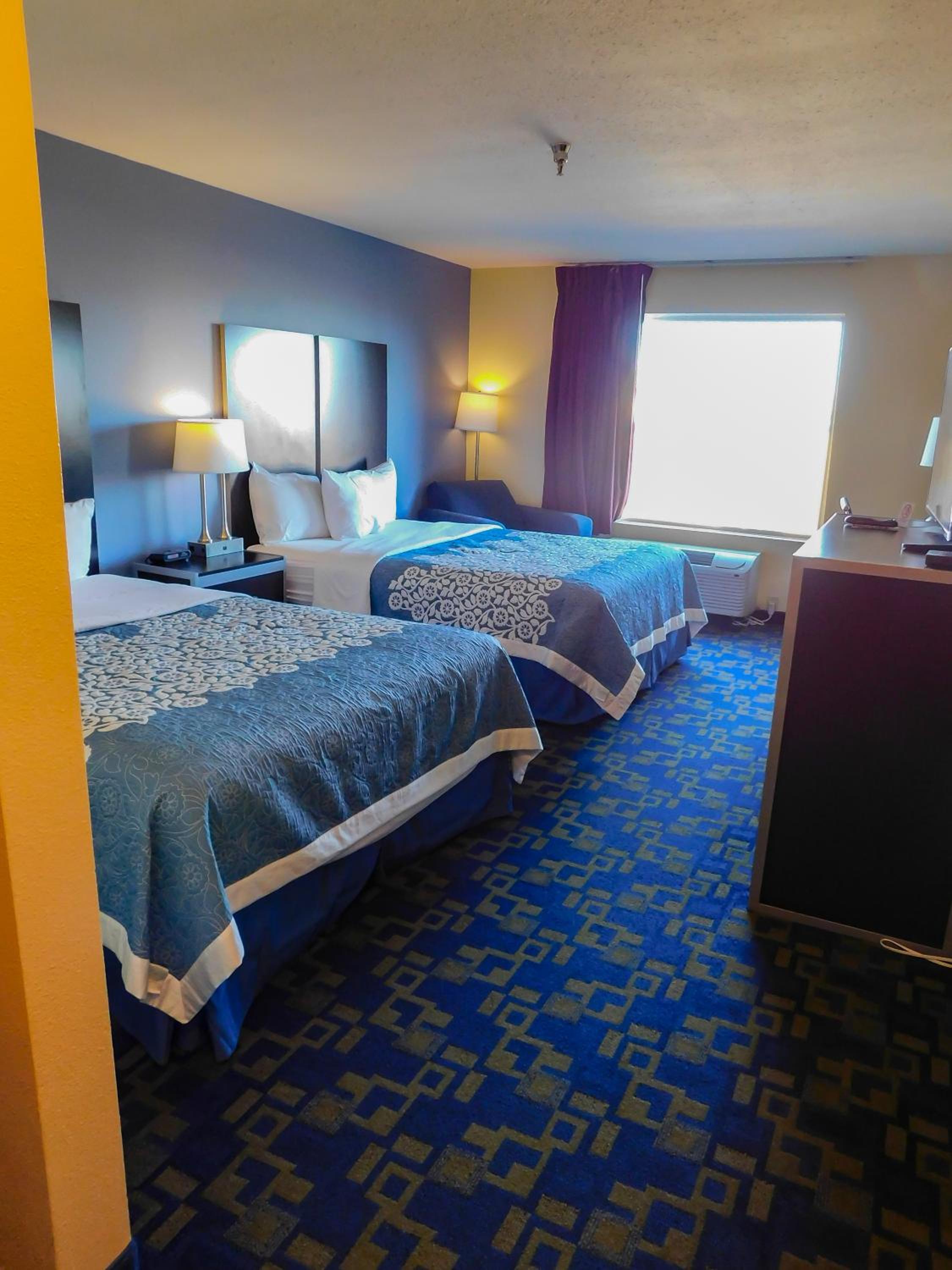 Queen Room with Two Queen Beds - Smoking photo 1