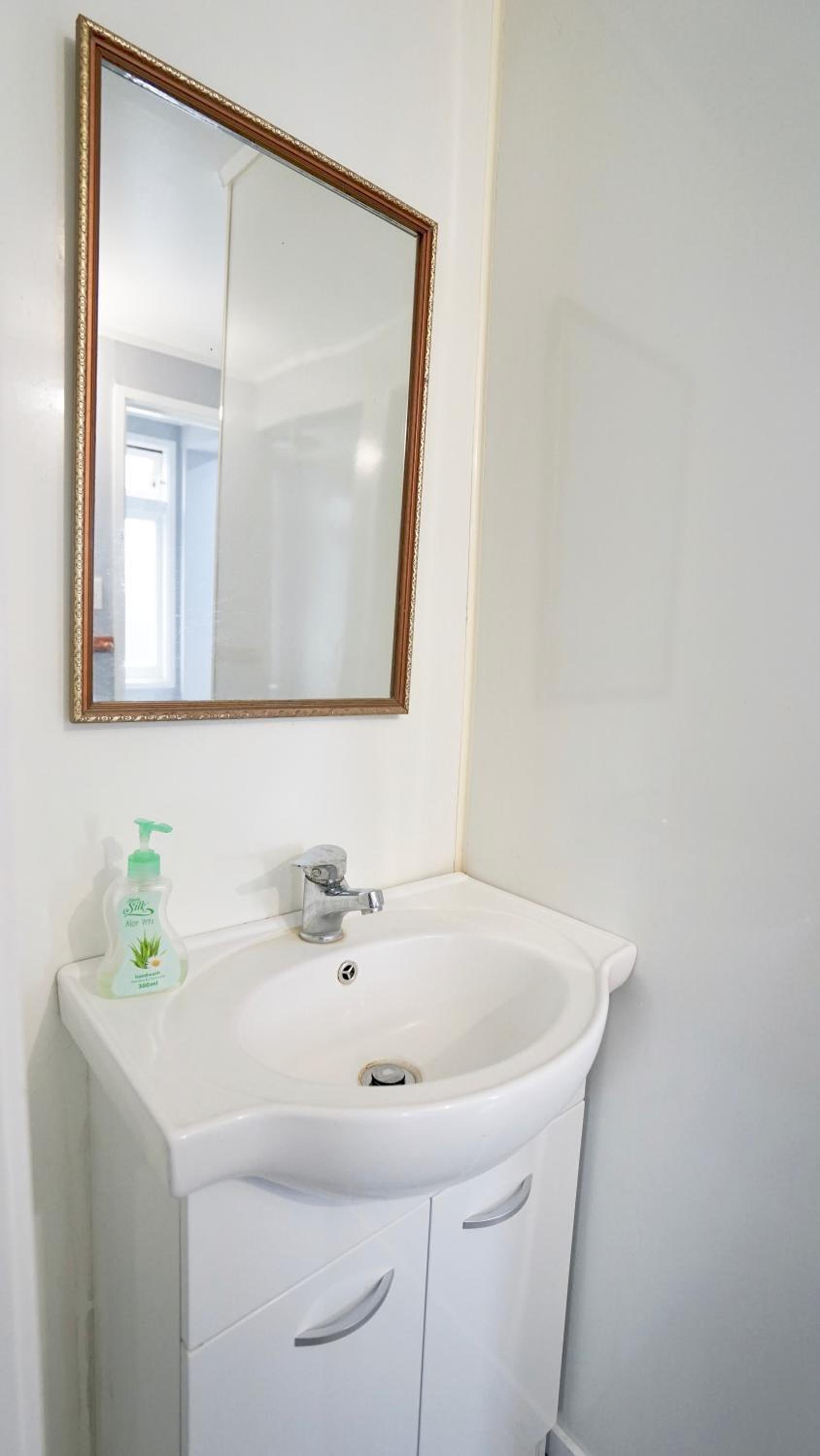 Family Room with Private Bathroom - Photo 5