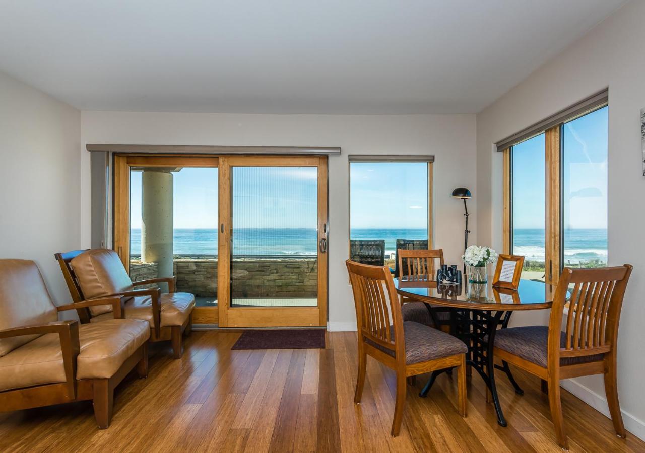 Deluxe King Room with Ocean View photo 2