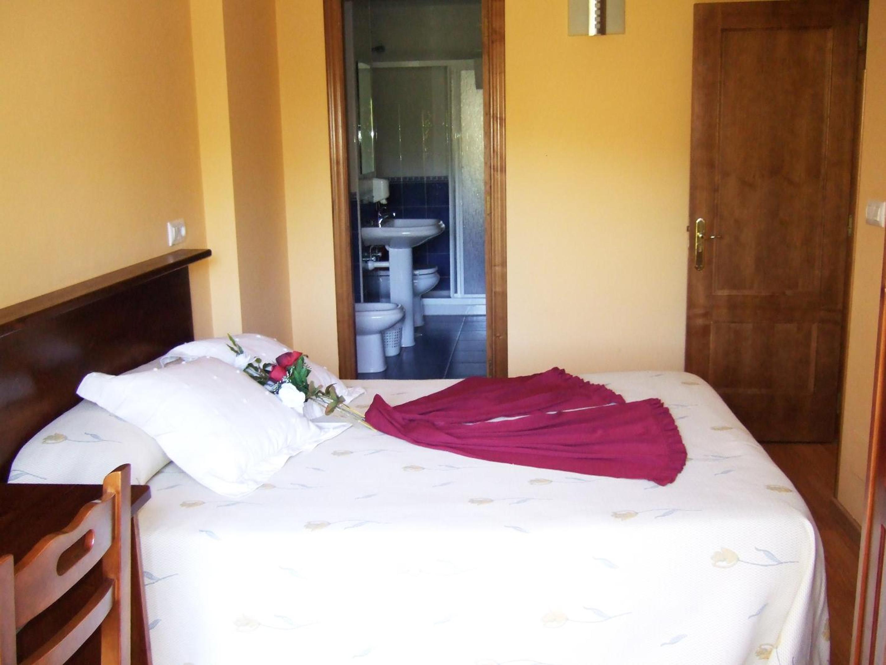Double or Twin Room - Photo 2
