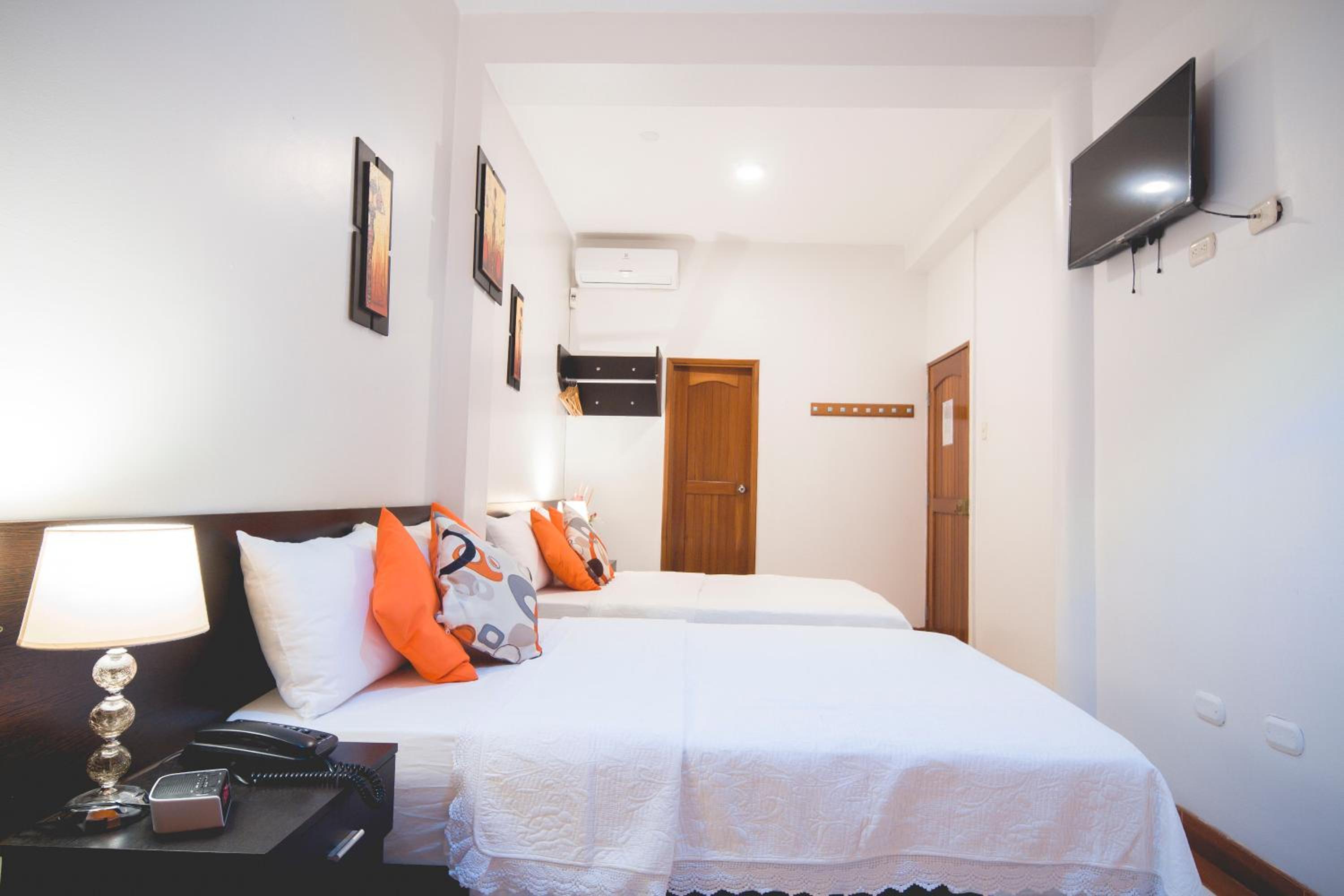 Economy Twin Room photo 3