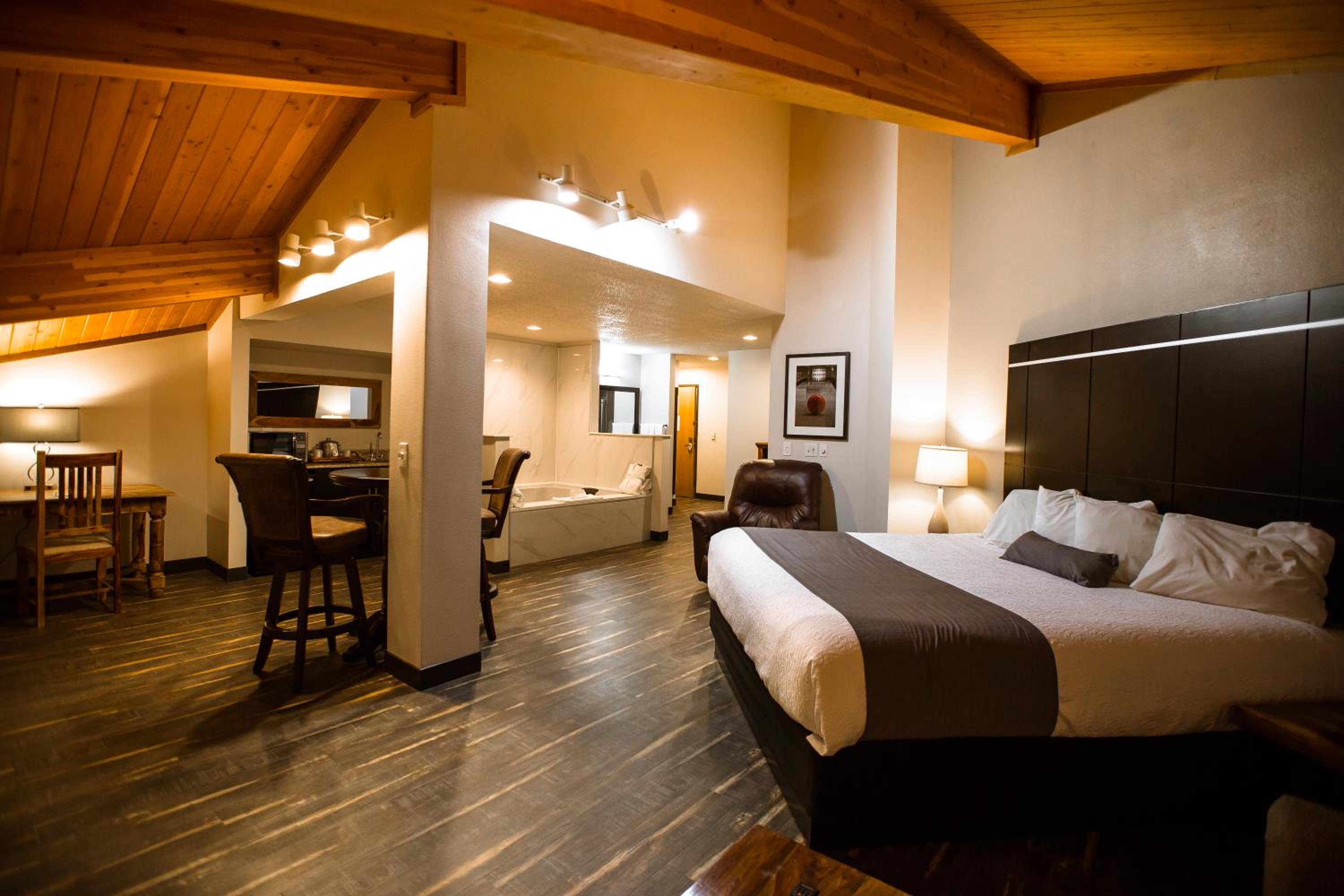 Executive Suite - Photo 1