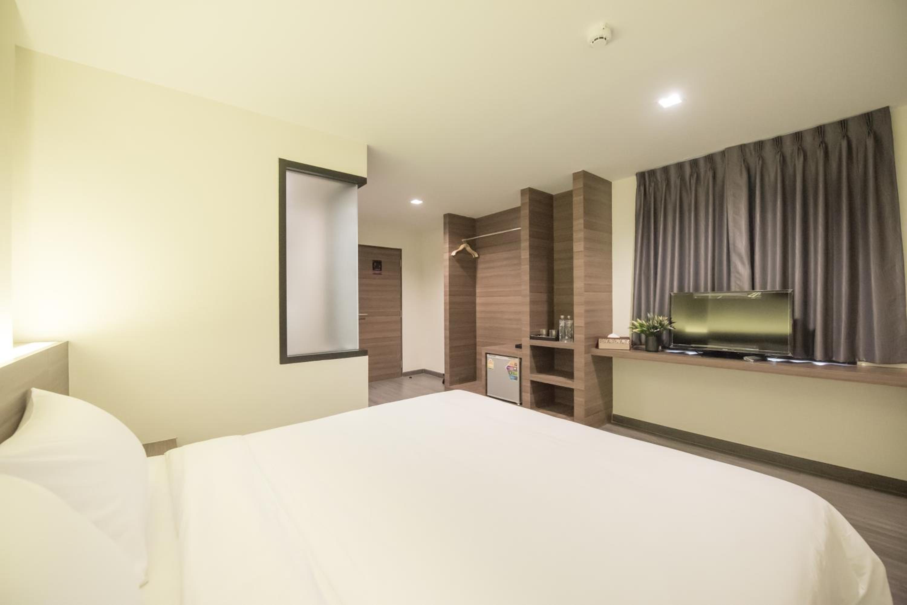Deluxe King Room photo 2