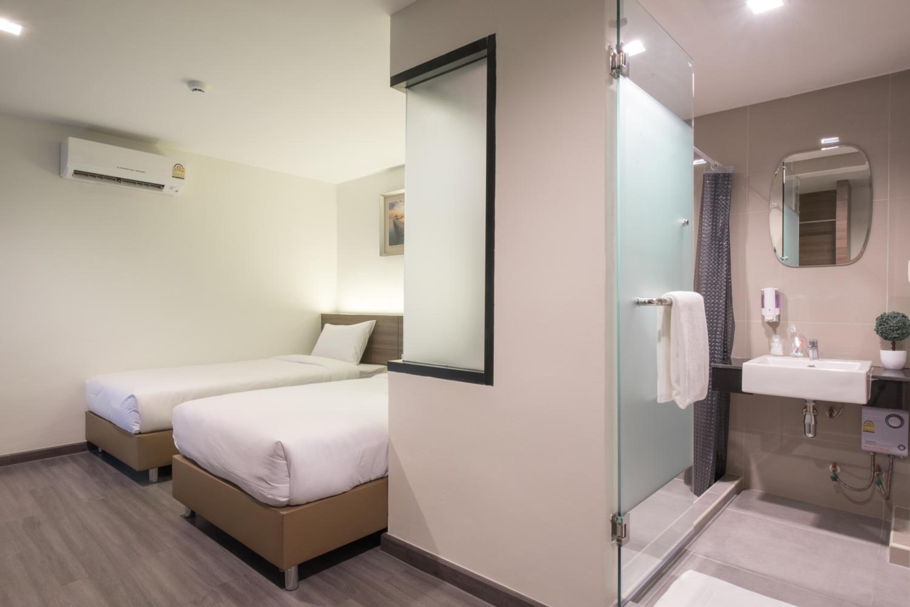 Deluxe Twin Room (No direct elevator access) photo 3