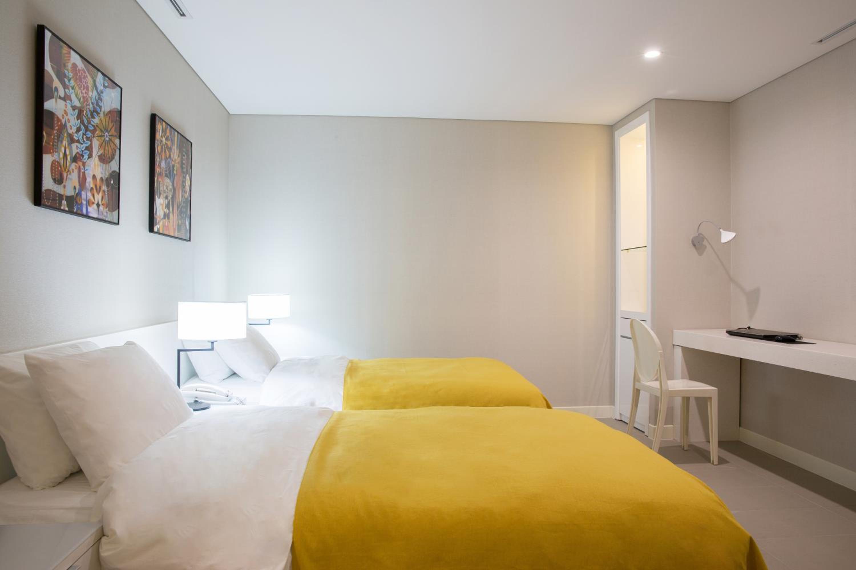 Deluxe Twin Room (Free water laundry/dry service offered for 2+ nights stay)