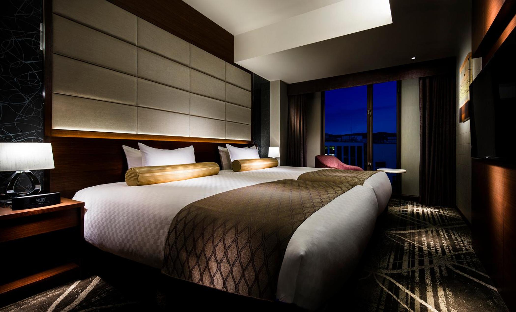 Suite Twin Room - Regular Floor - Non-Smoking - Photo 1