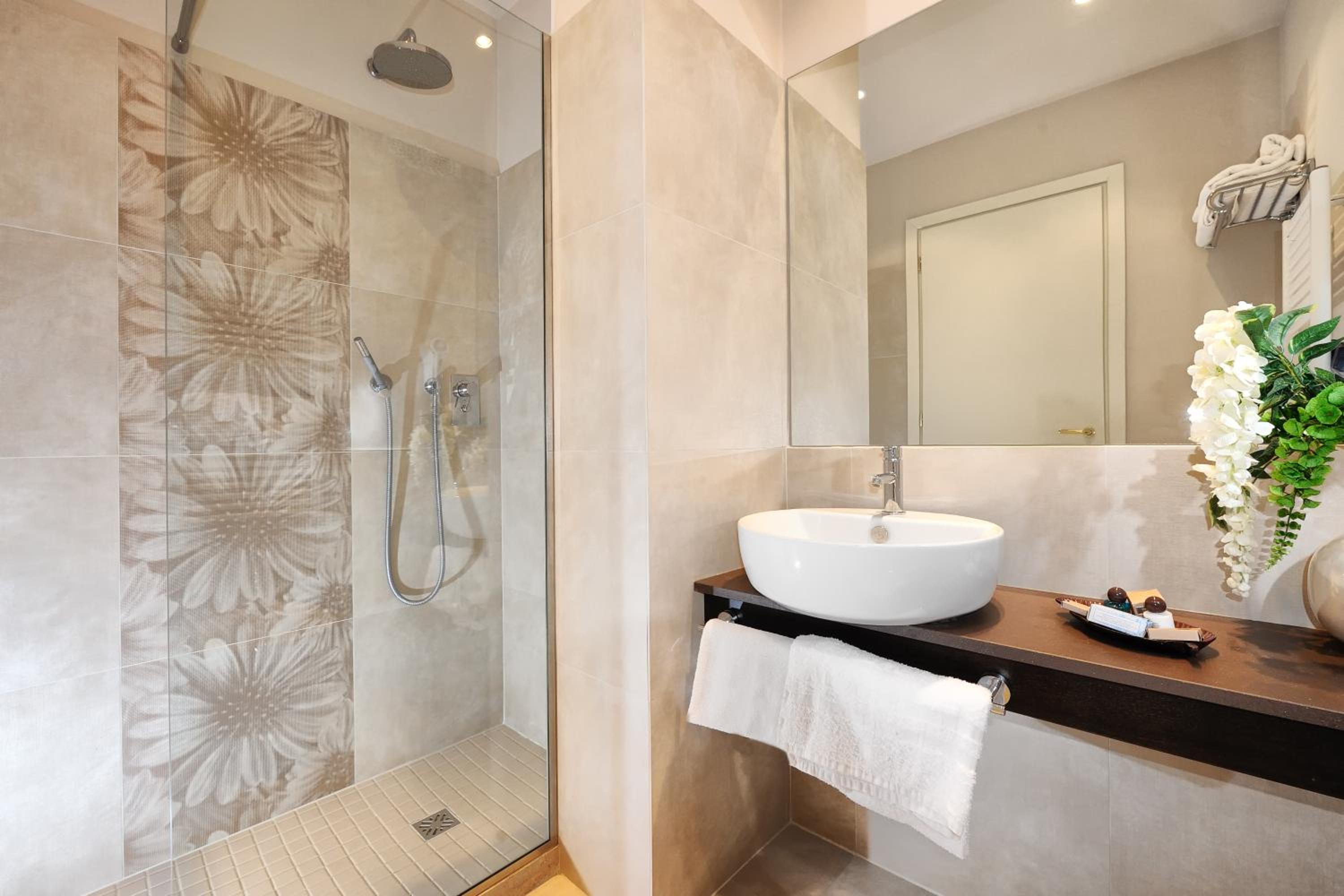 Superior Double or Twin Room - Photo 4