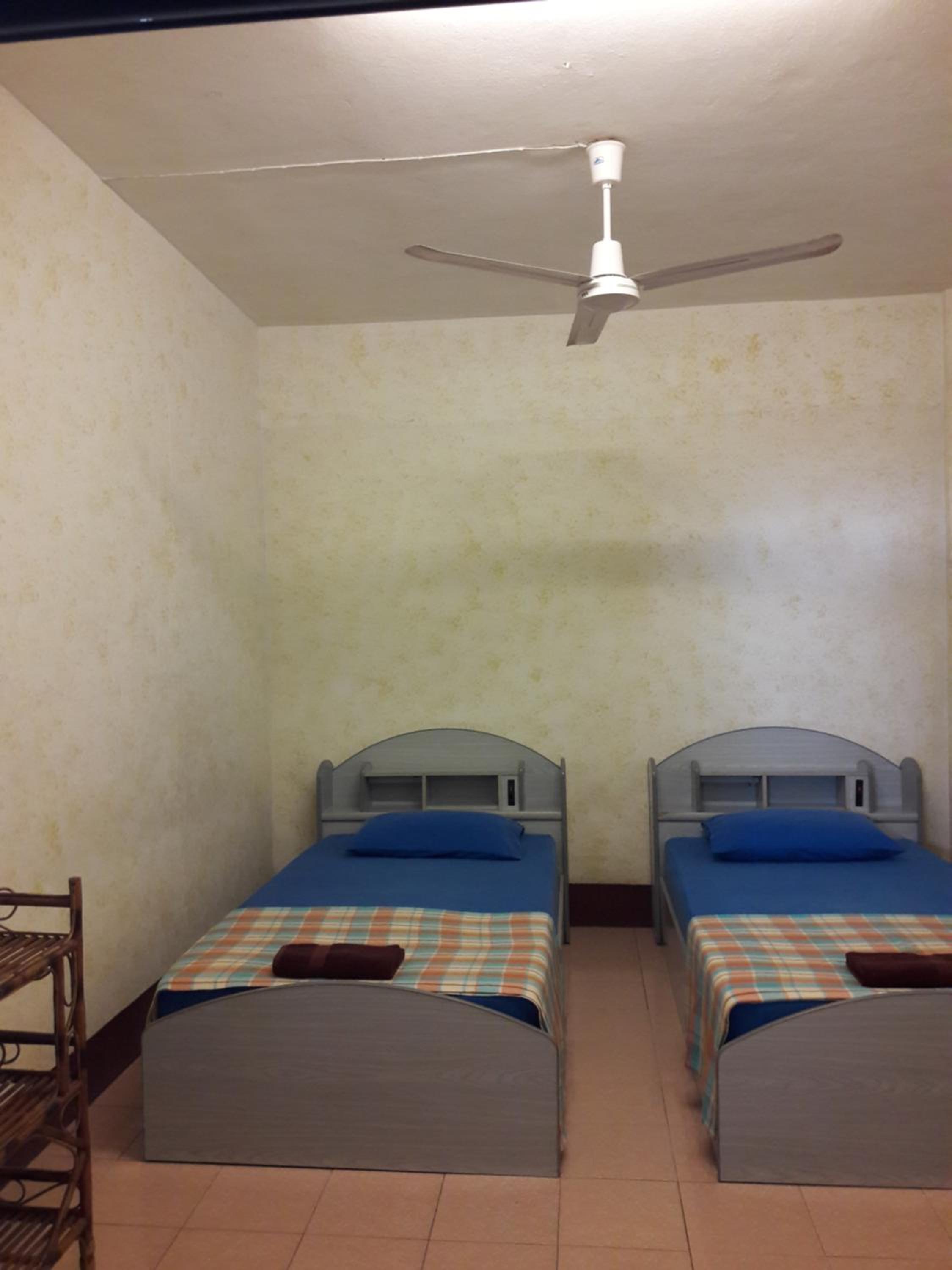 Twin Room with Fan and Shared Bathroom photo 2