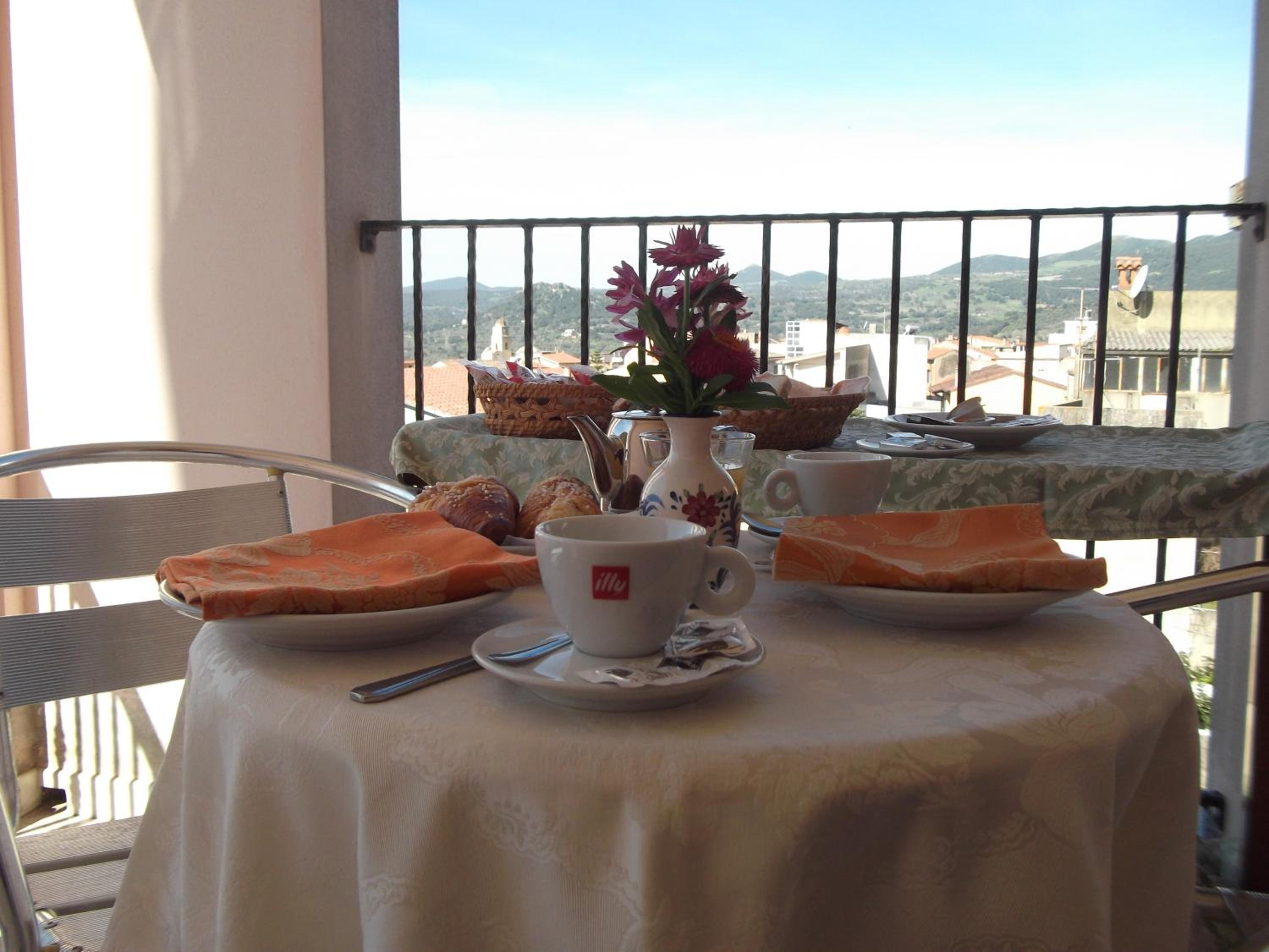 Triple Room with Balcony - Photo 5