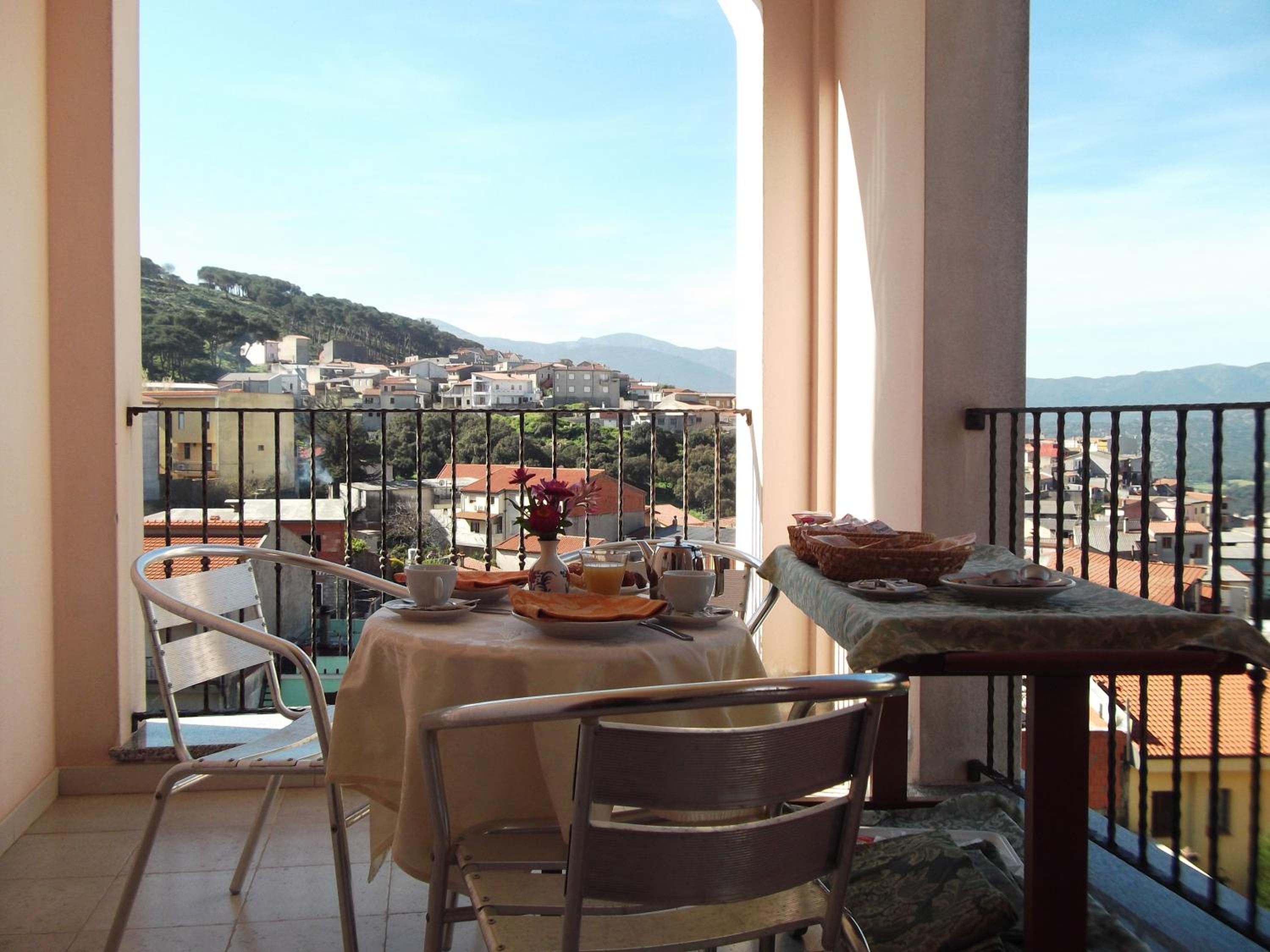 Triple Room with Balcony - Photo 6