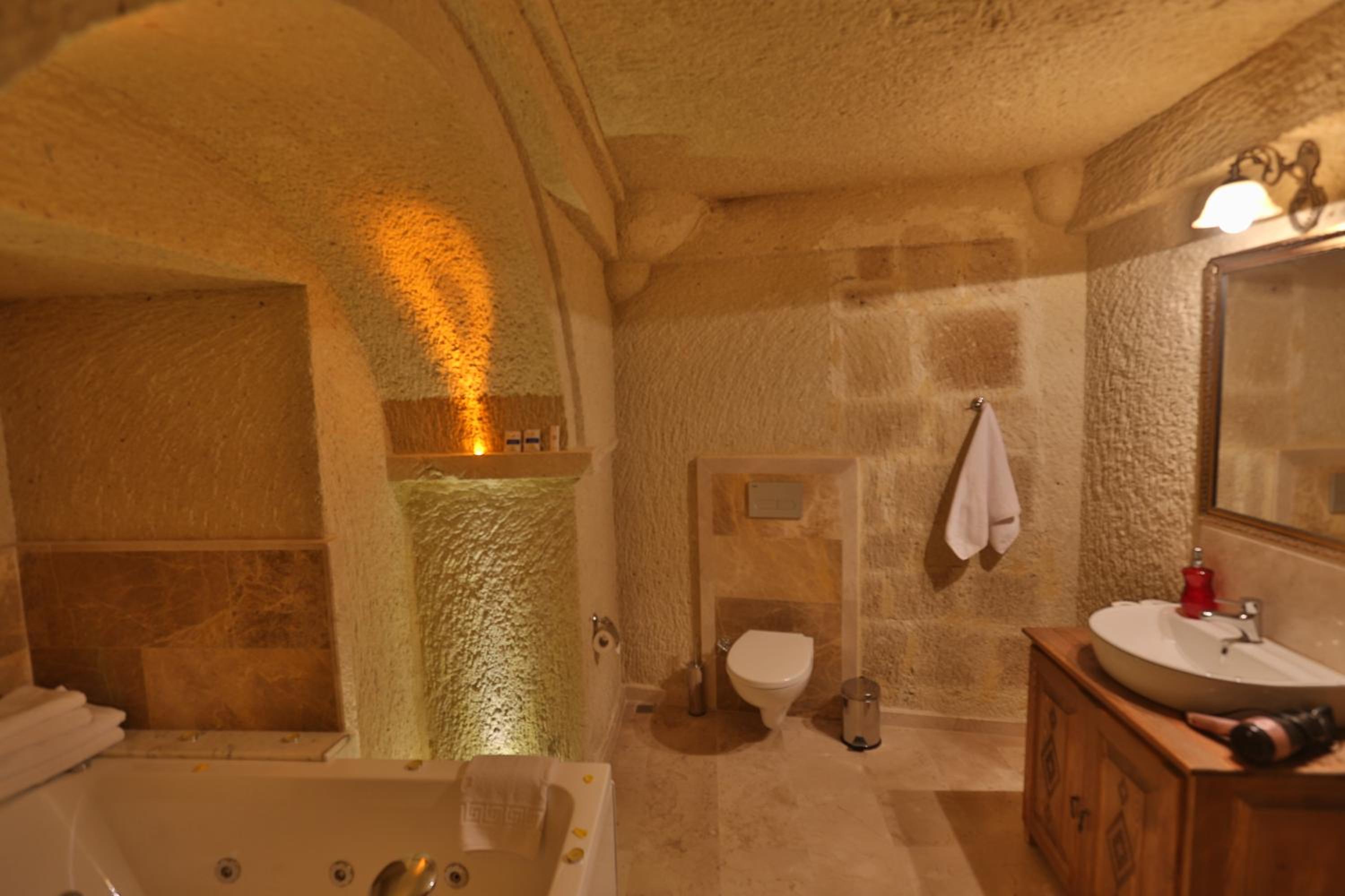 Deluxe Double Room with Bath - Photo 14