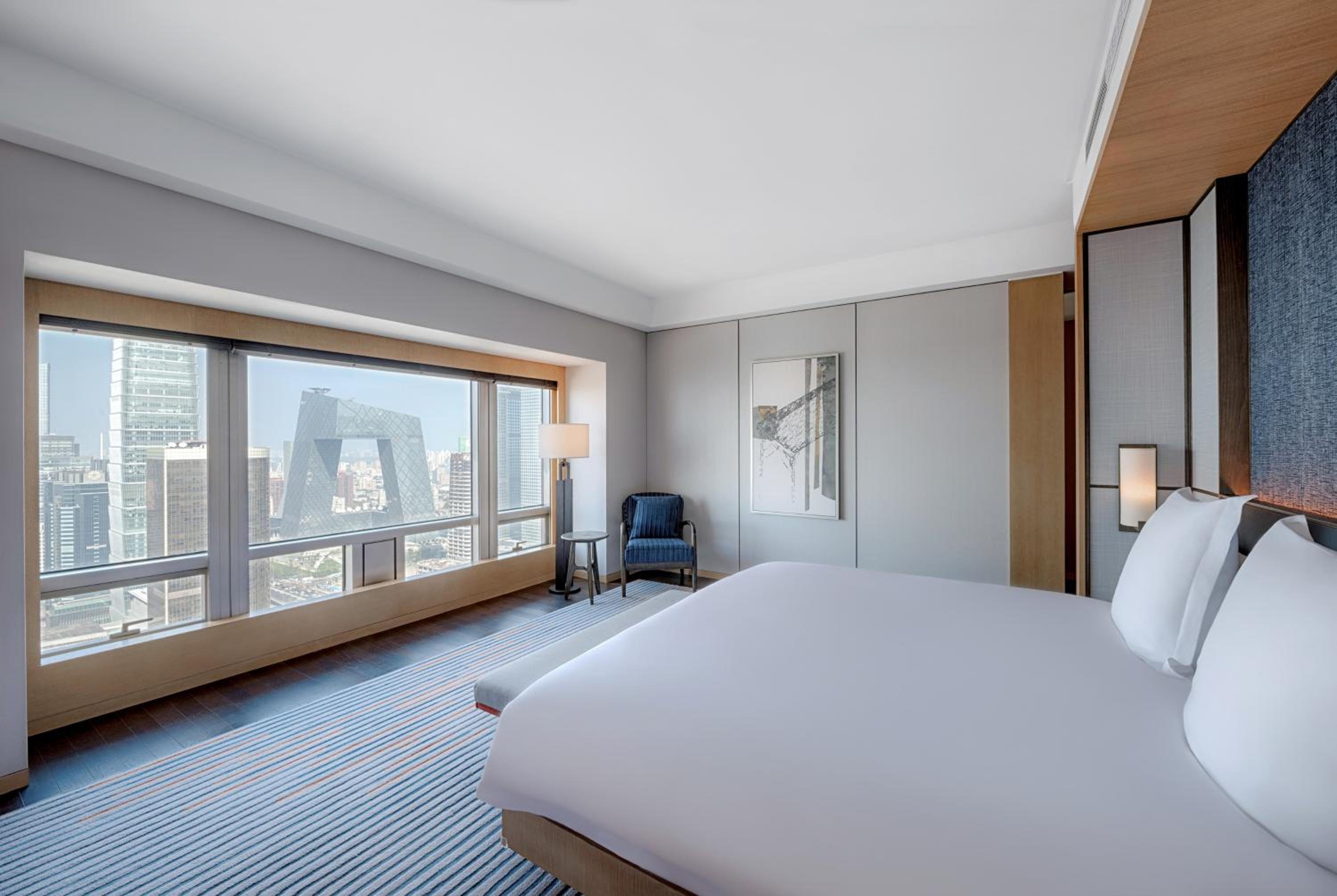 Executive Suite - Photo 1