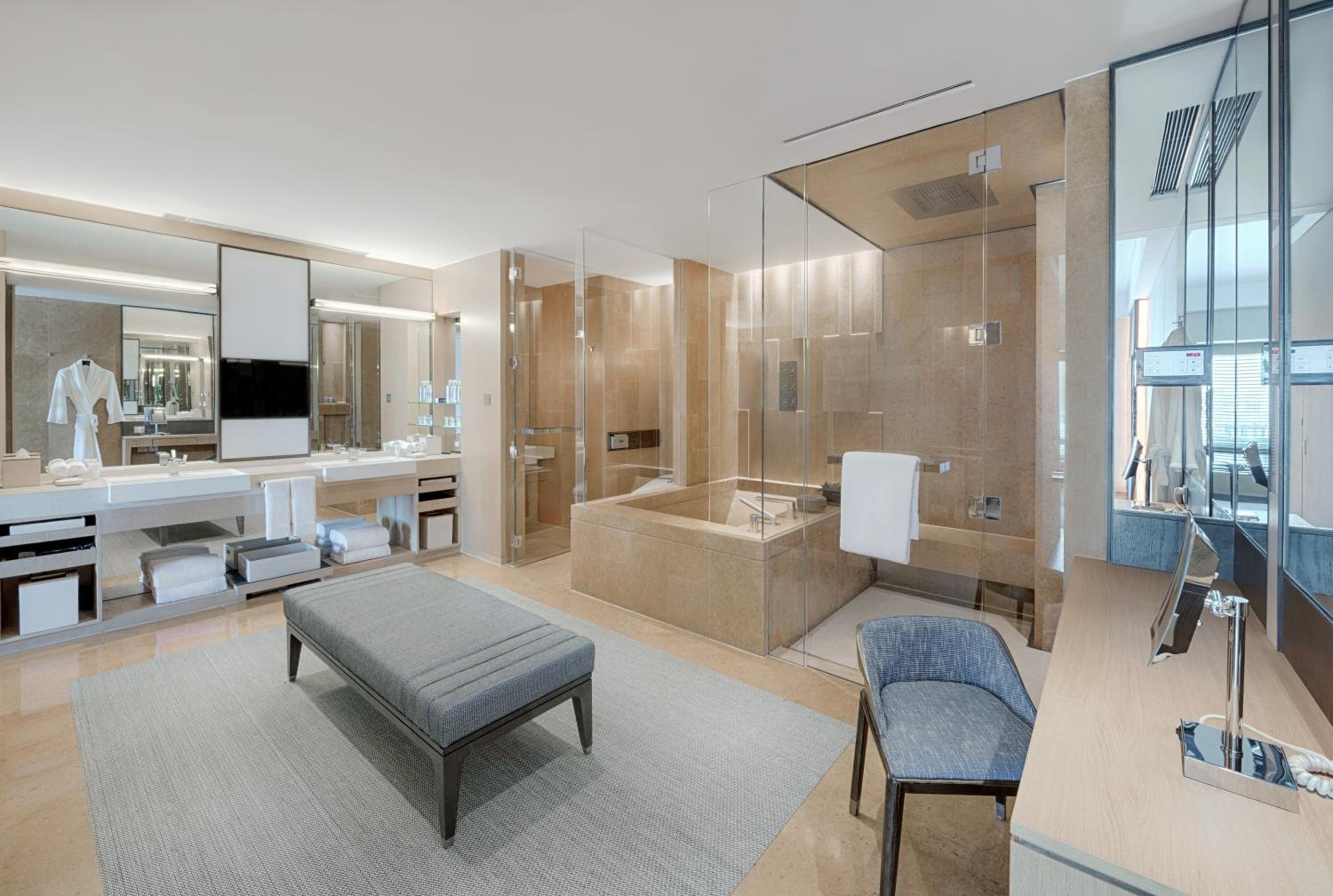 Executive Suite - Photo 7