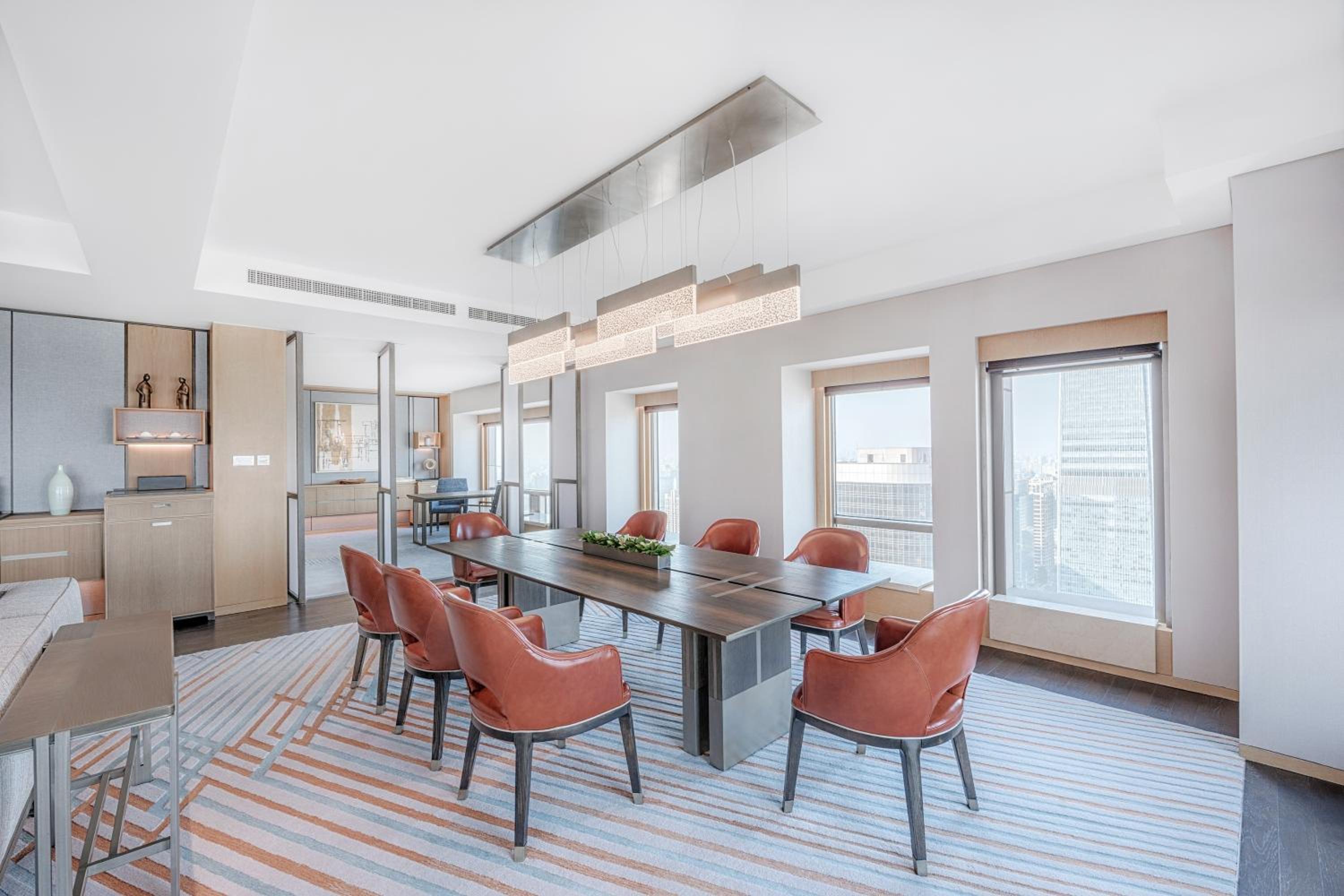 Executive Suite - Photo 5