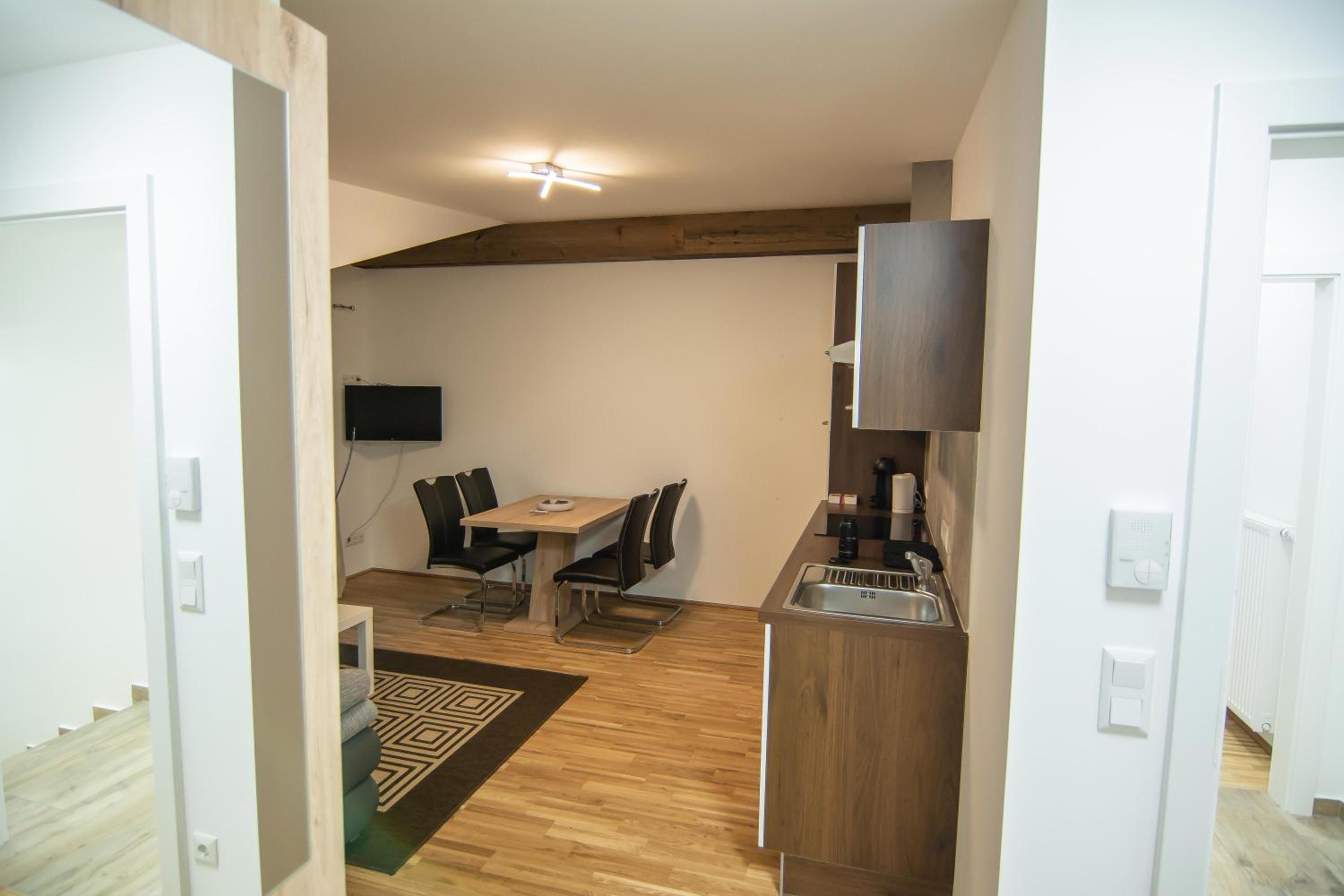 Apartment with Balcony photo 2