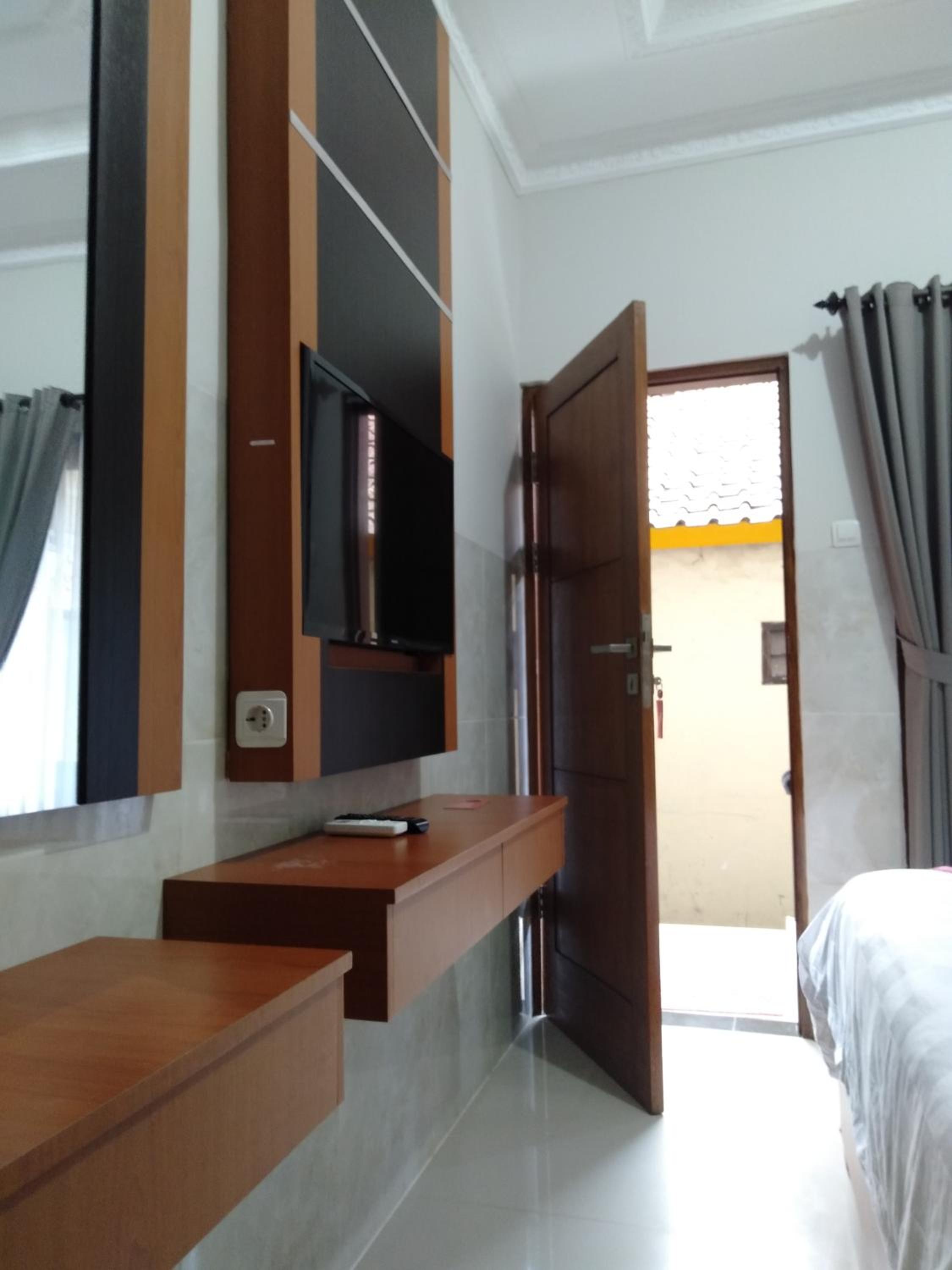Deluxe Double Room - Photo 11