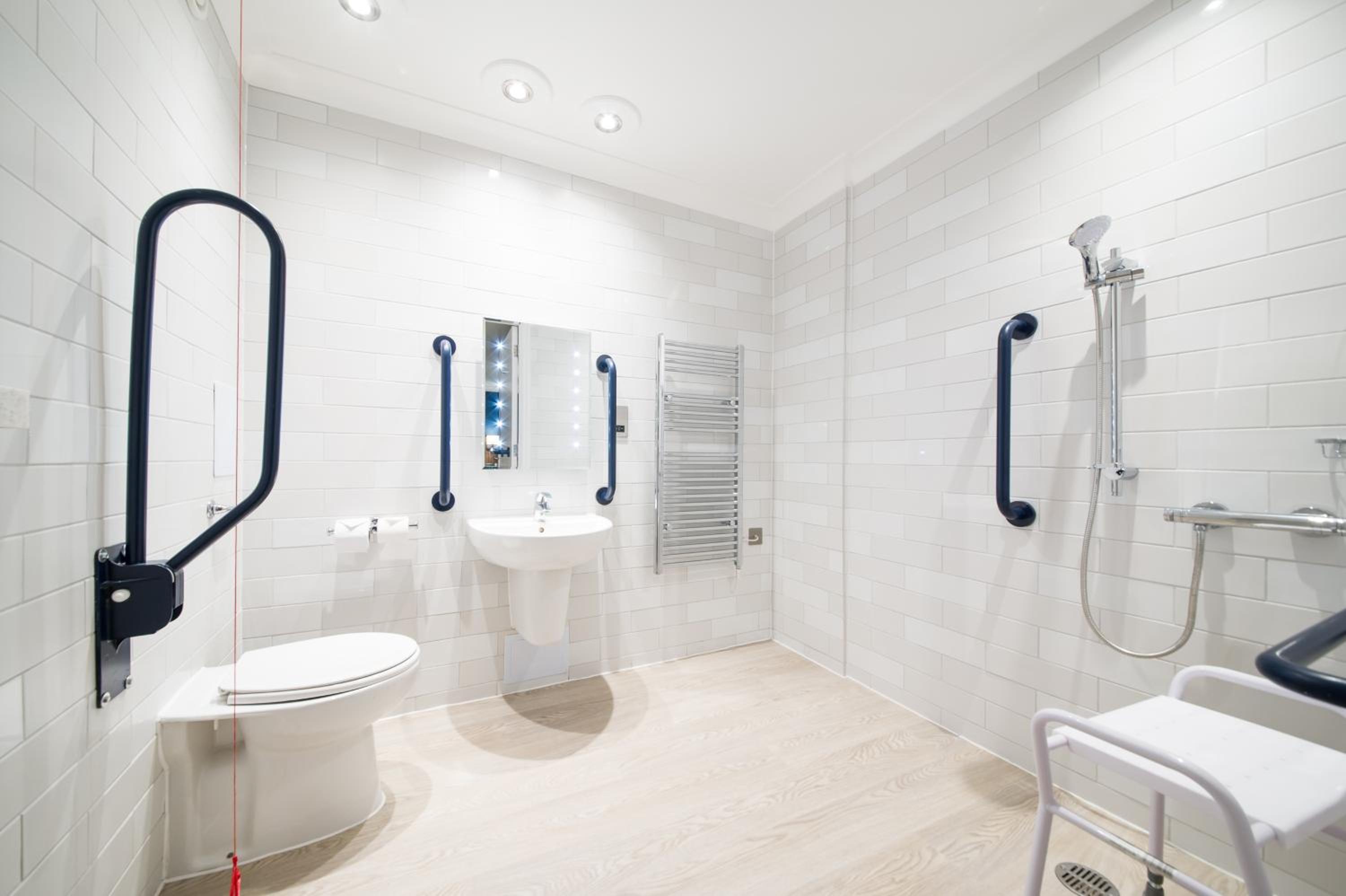 Double Room - Disability Access photo 3