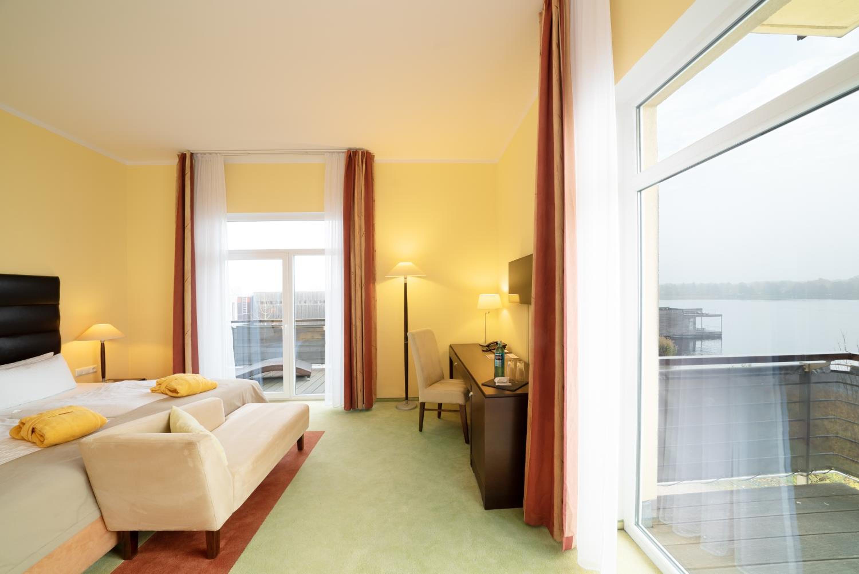 Superior Double Room with Lake View photo 3