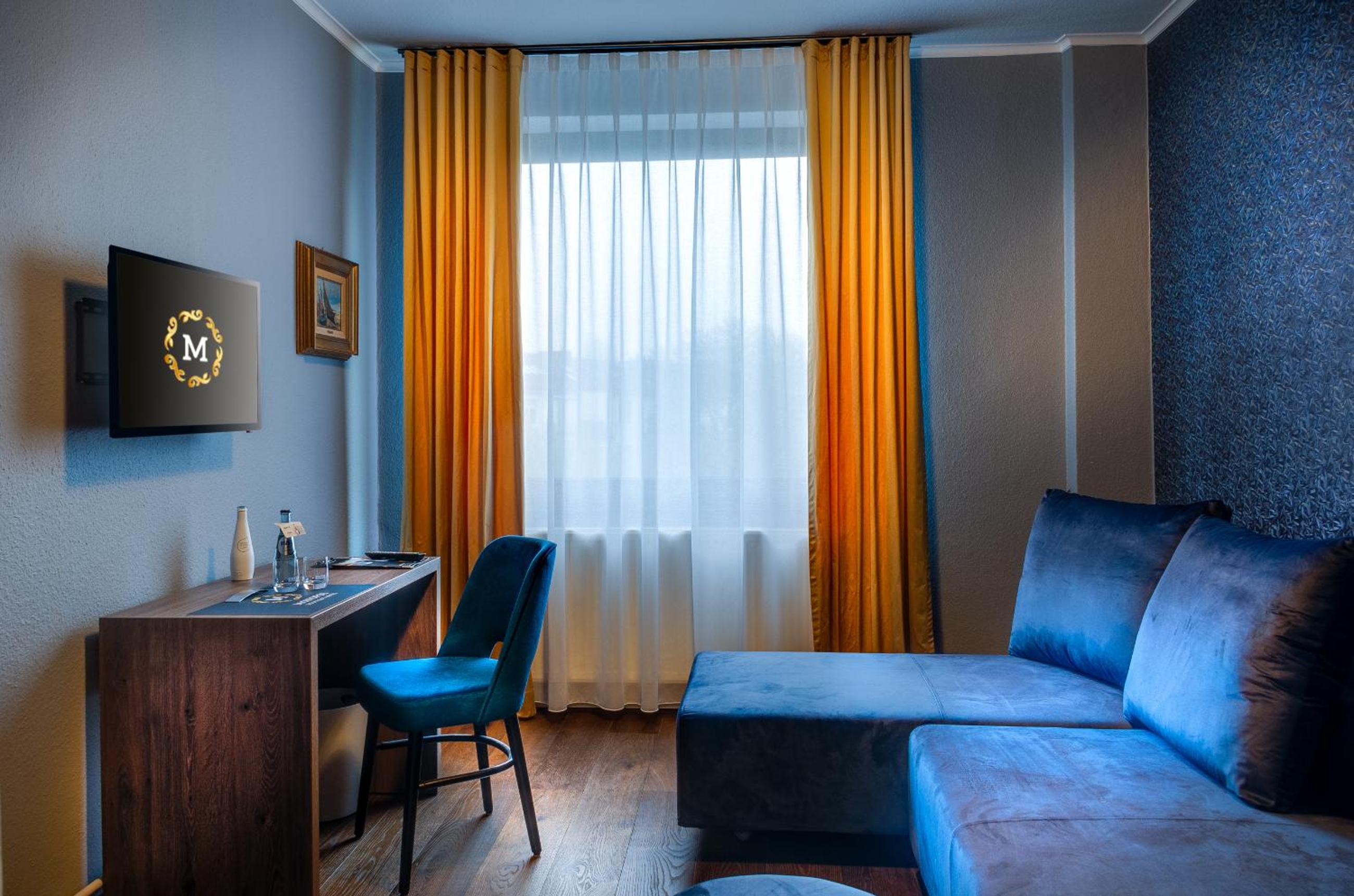 Double Room with Balcony - Photo 3