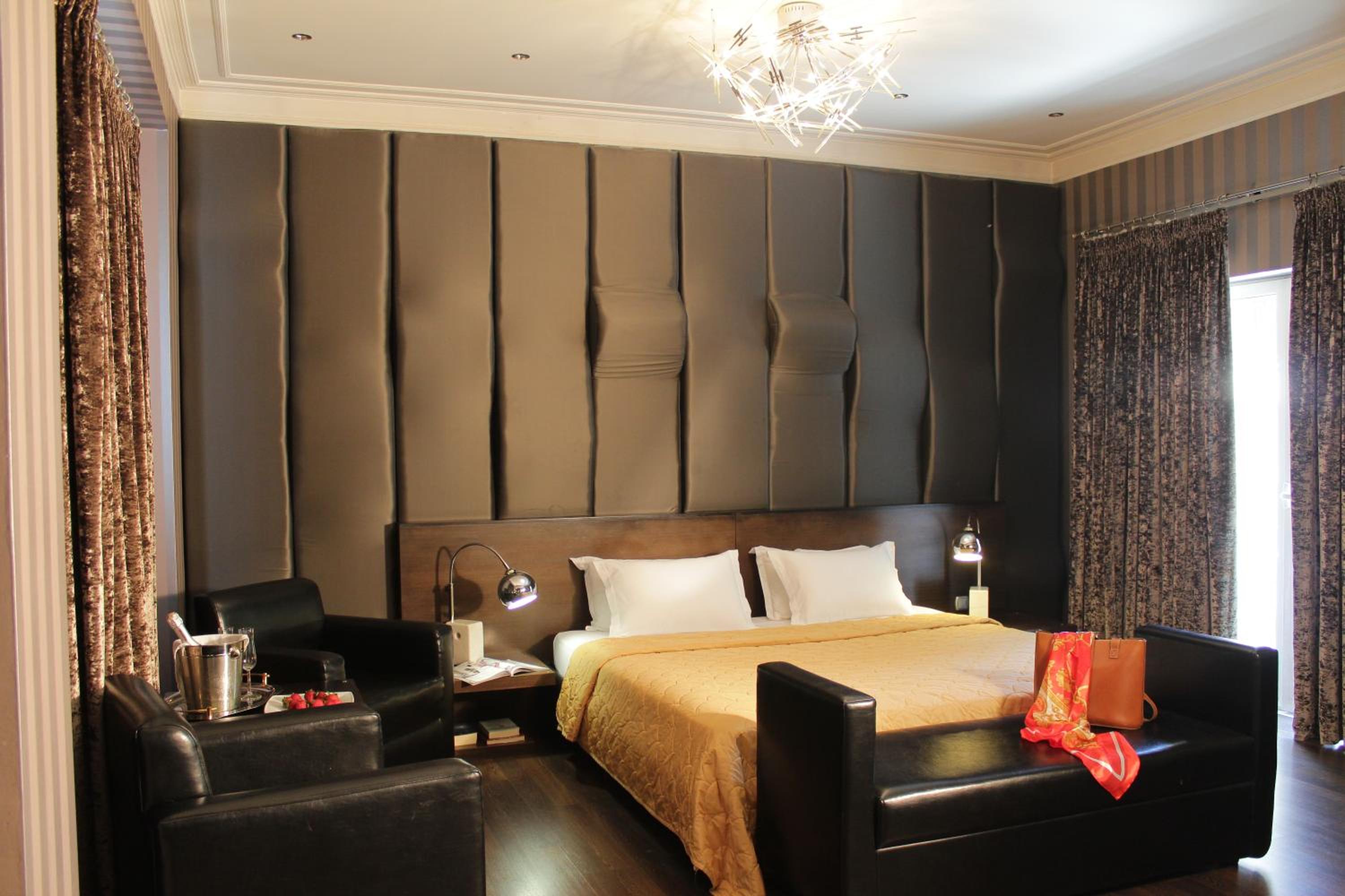 Suite - Photo 1