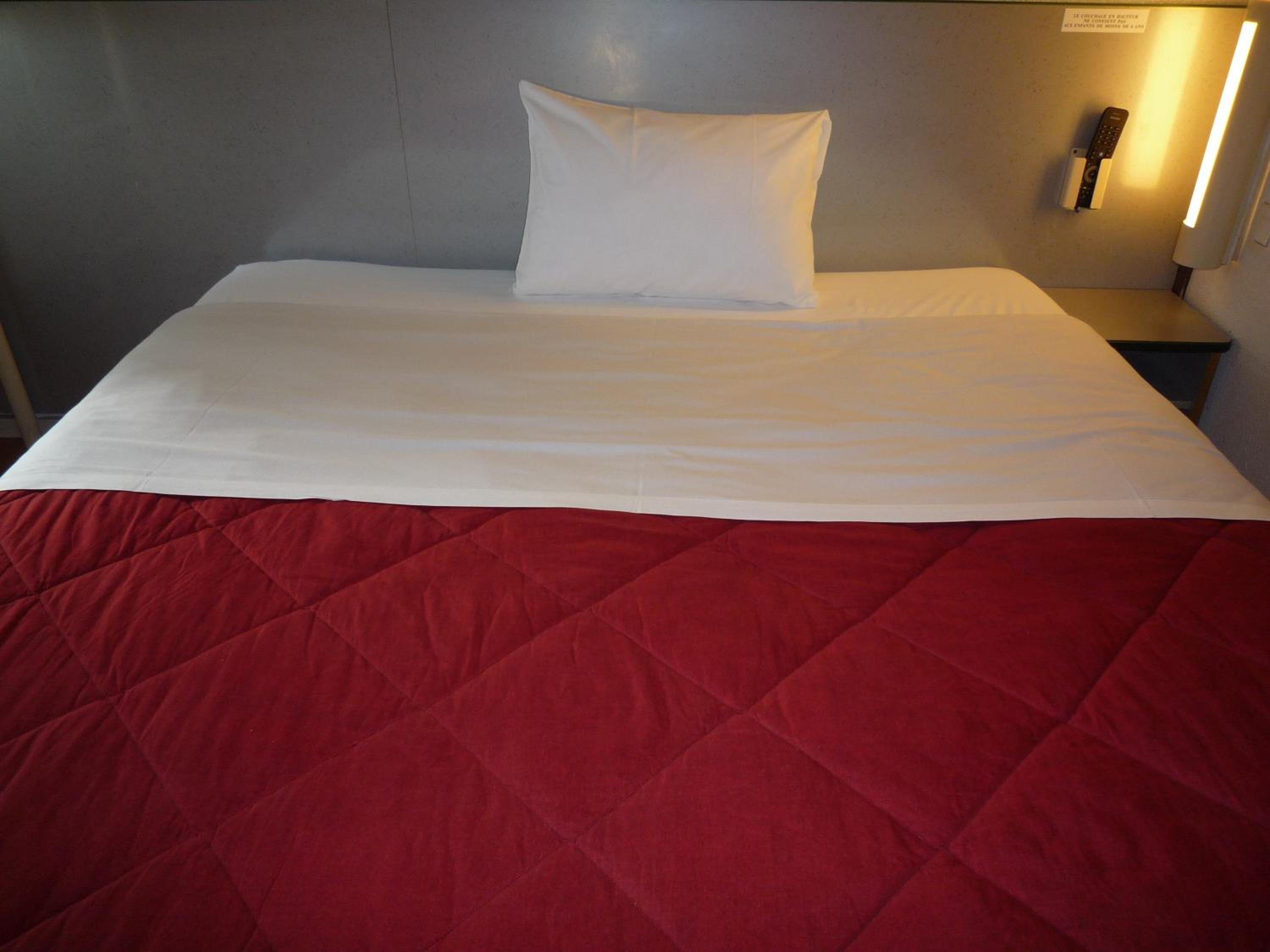 Triple Room (1 Double Bed + 1 Single Bed) - Photo 8