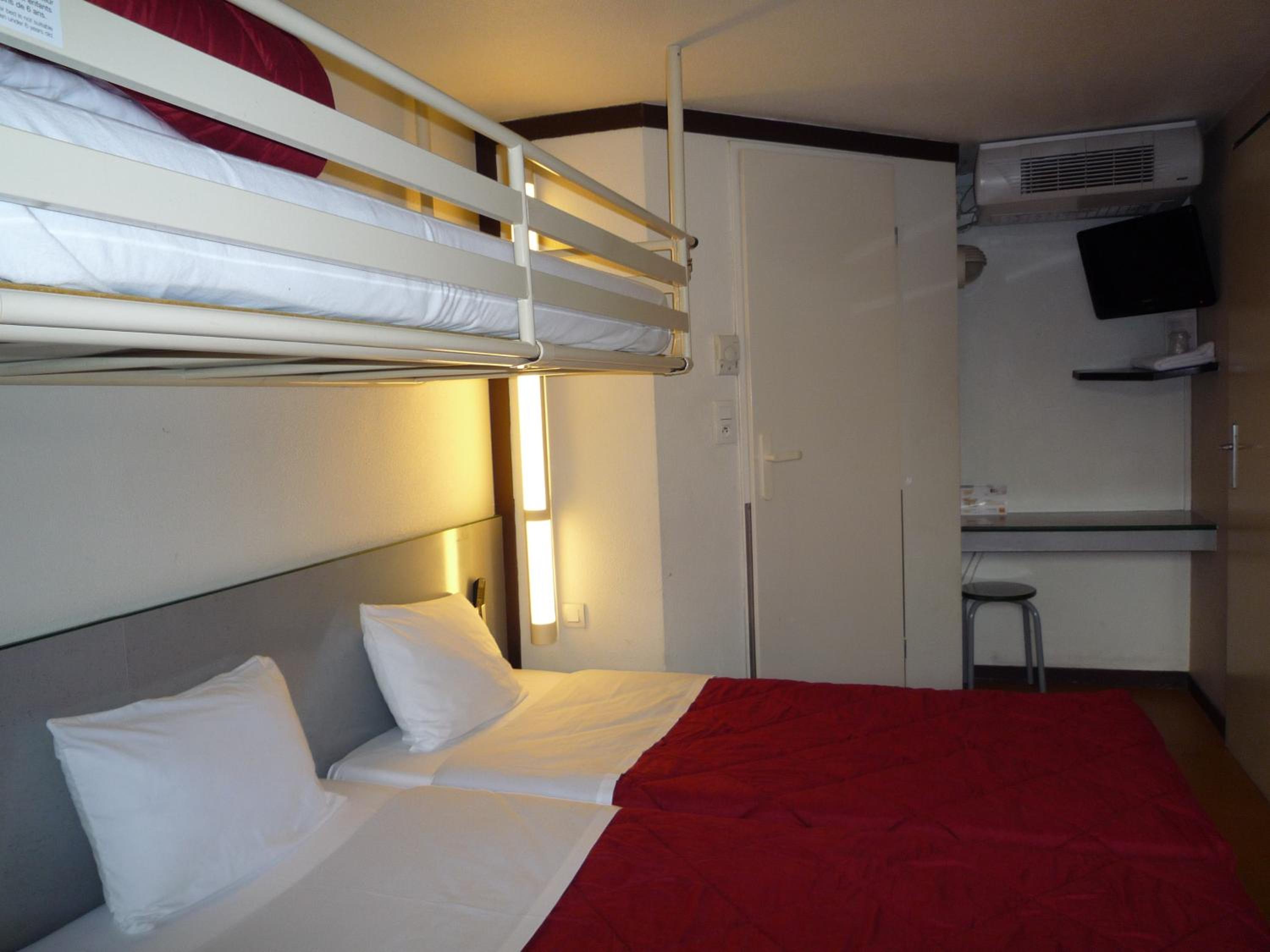 Triple Room with 3 Singles Beds - Photo 5