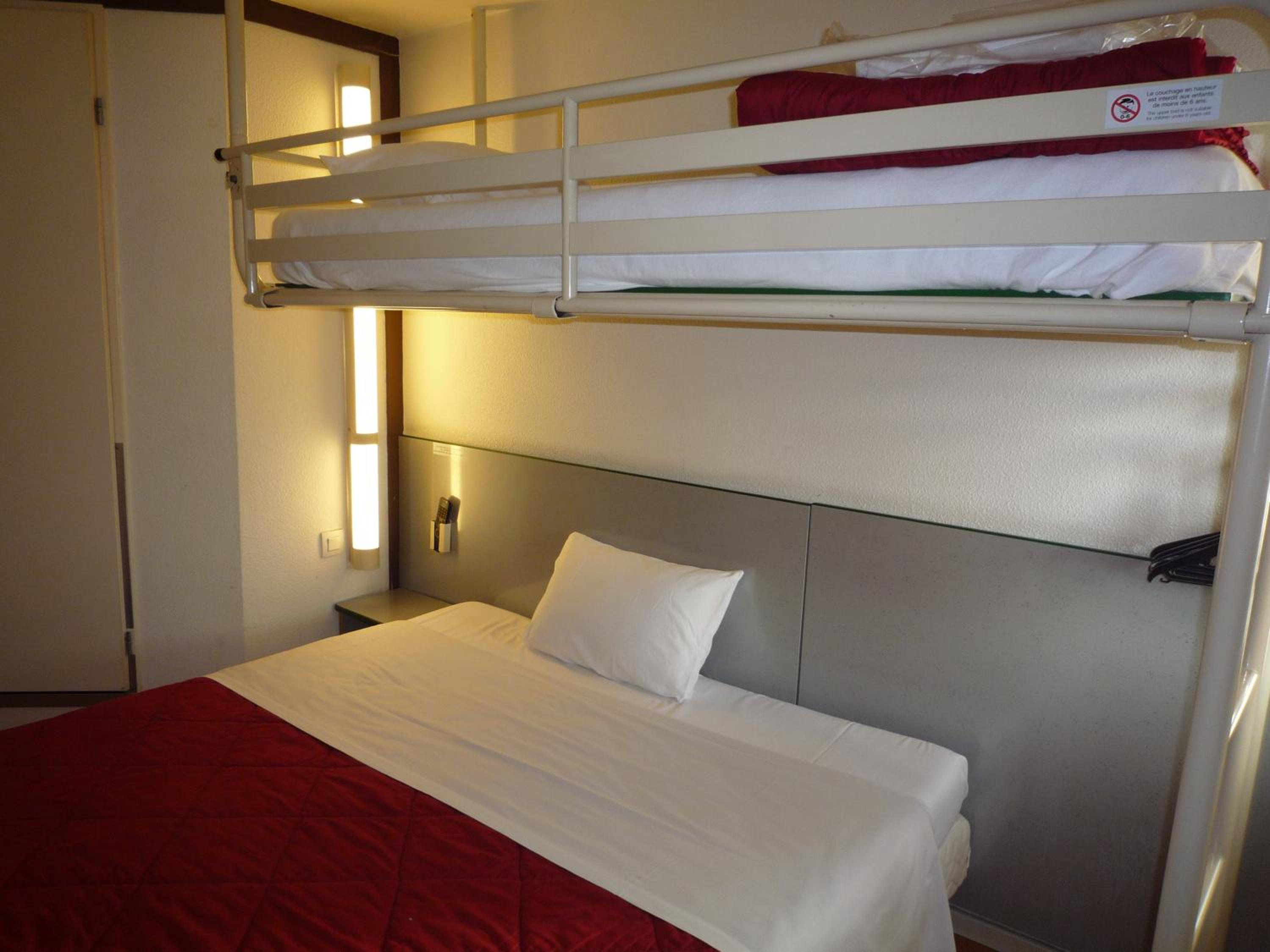 Triple Room (1 Double Bed + 1 Single Bed) - Photo 12