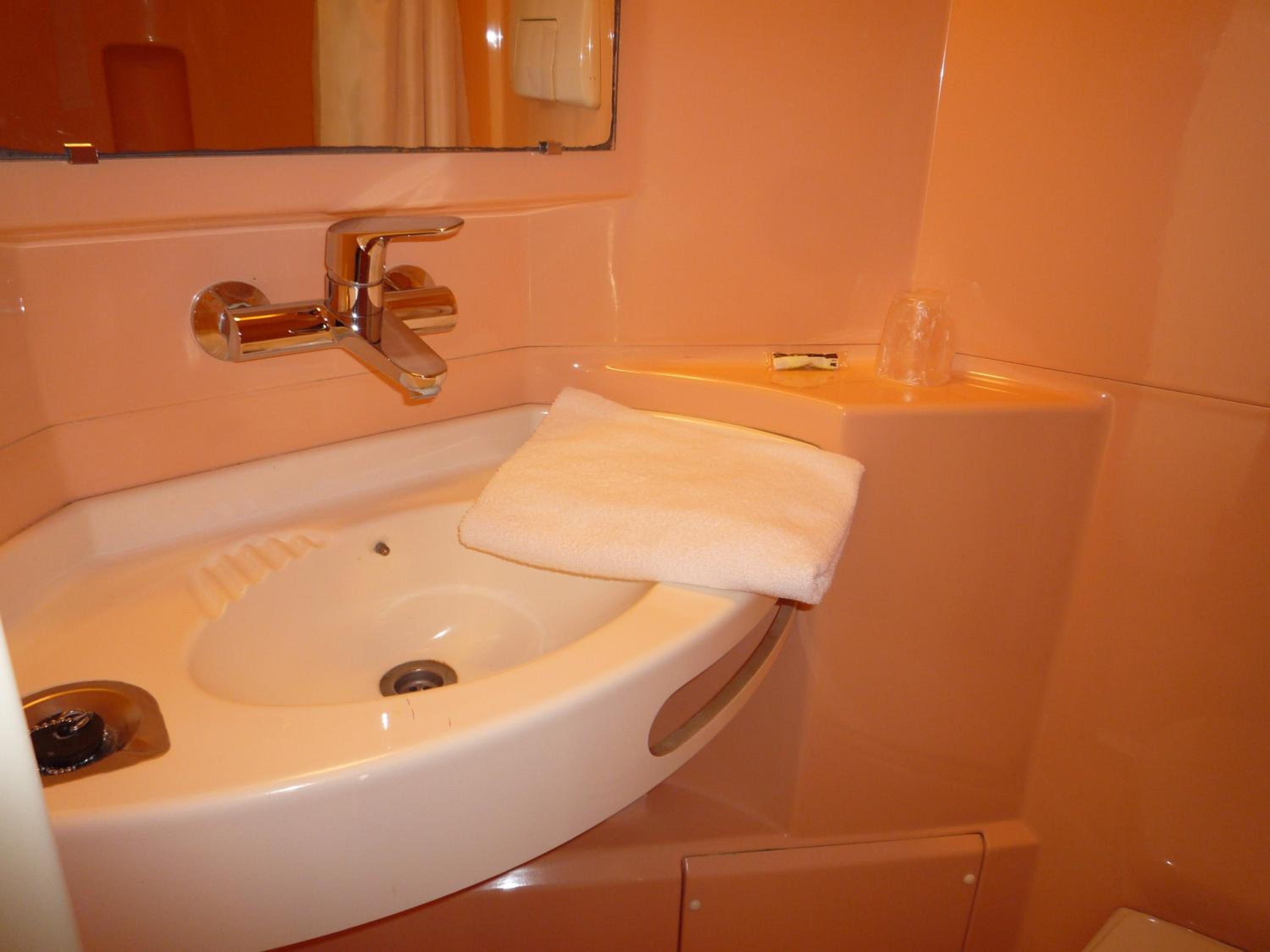 Triple Room with 3 Singles Beds - Photo 22