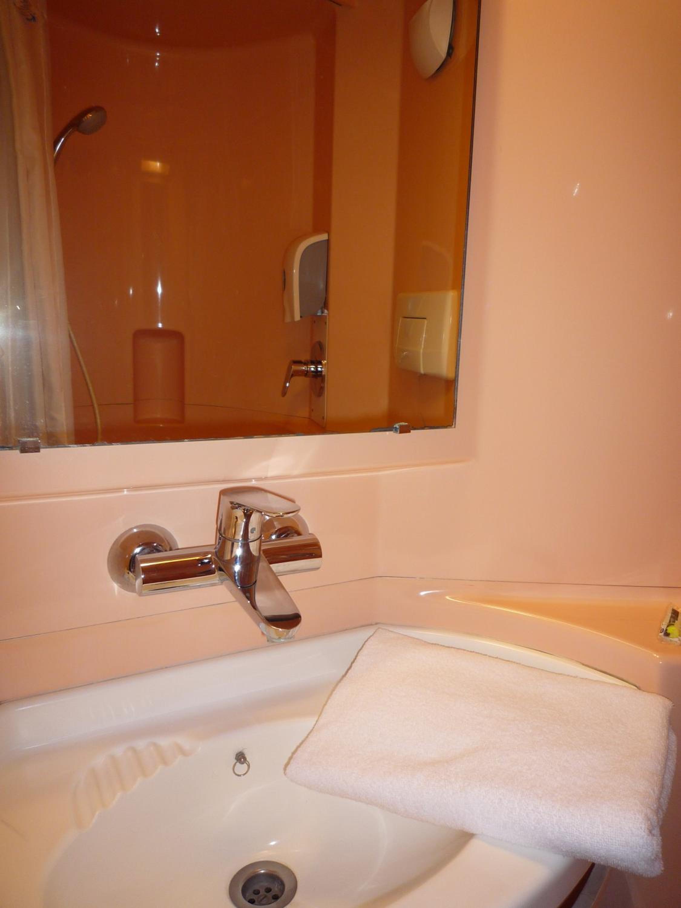 Triple Room with 3 Singles Beds - Photo 2