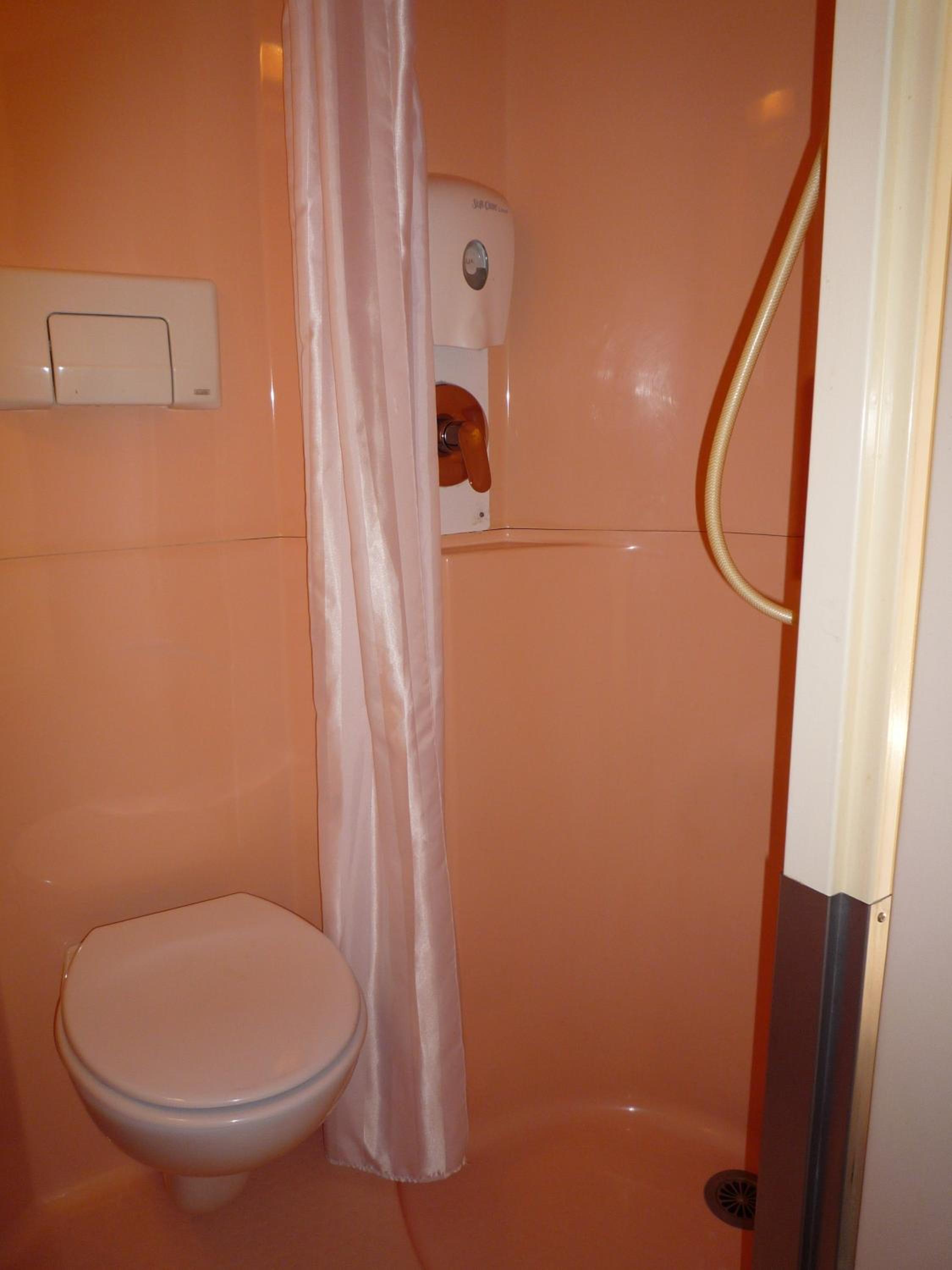 Triple Room with 3 Singles Beds - Photo 3