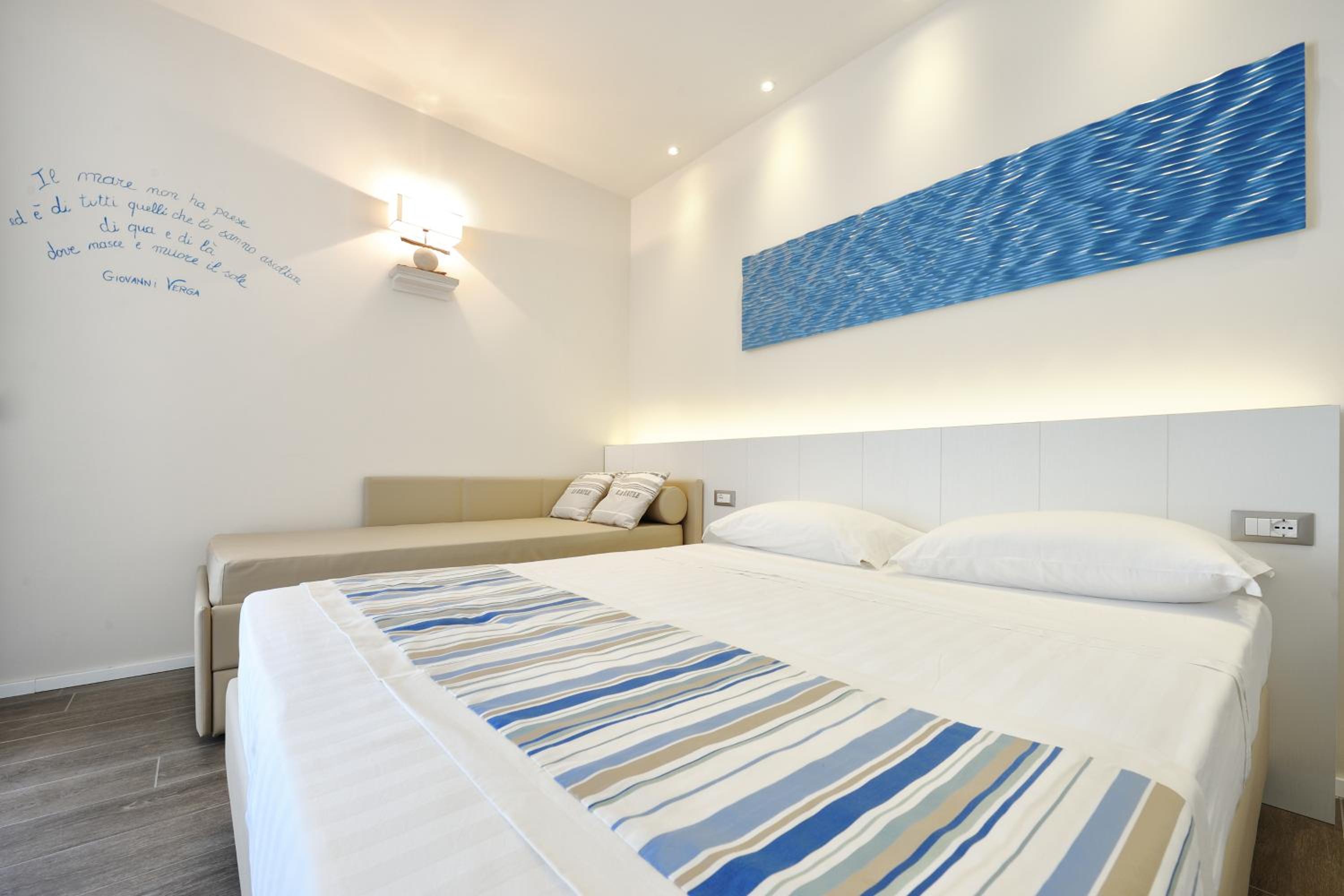 Superior Quadruple Room - Photo 13