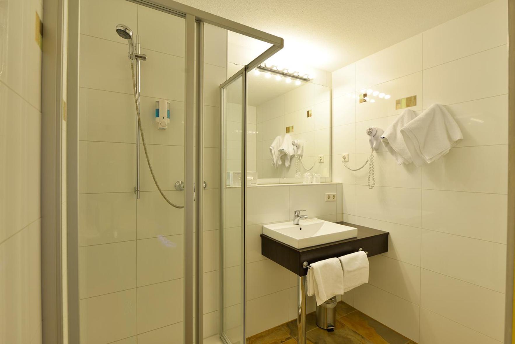 Standard Double Room - Photo 3