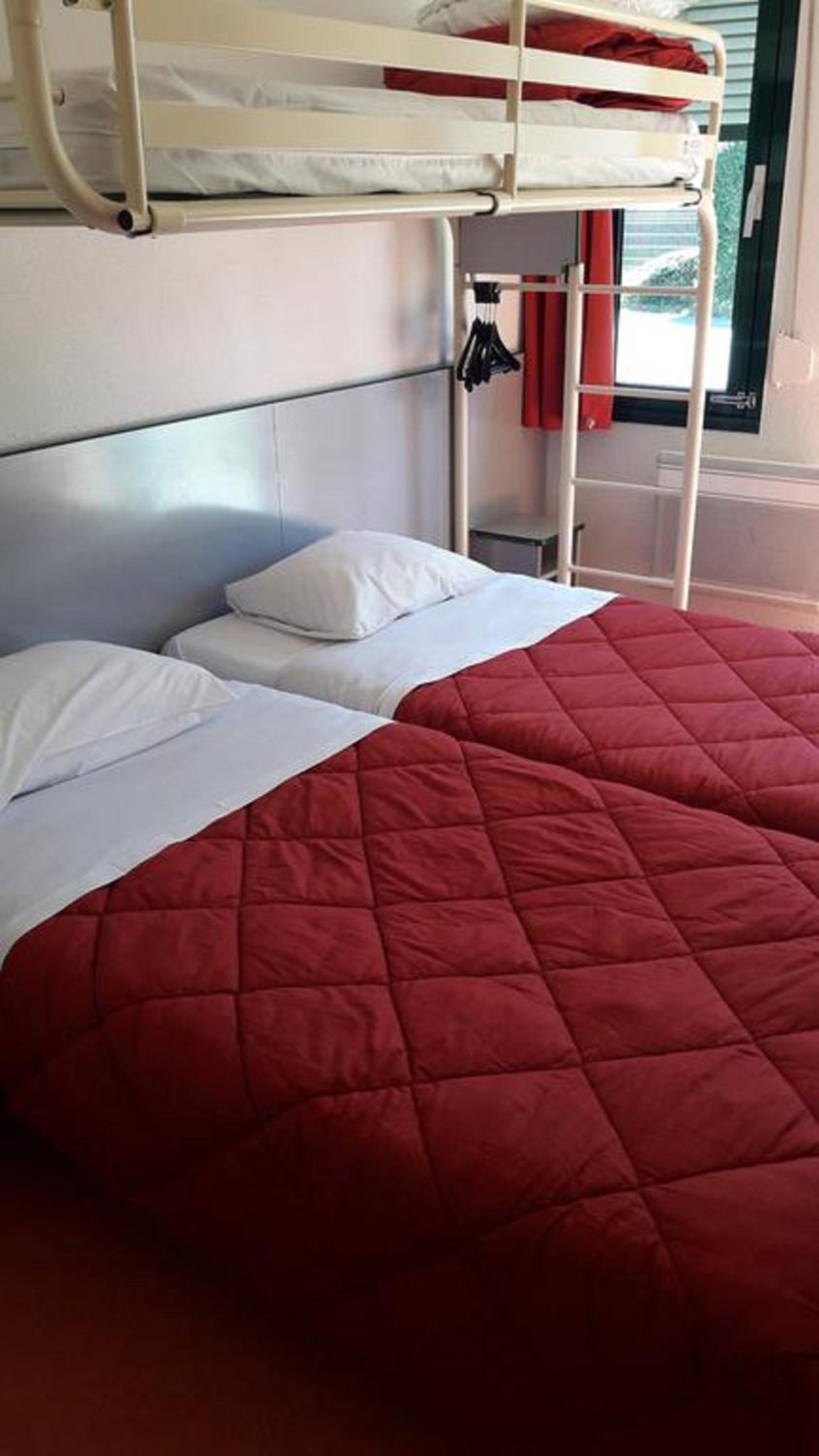 Triple Room with 3 Singles Beds - Photo 7
