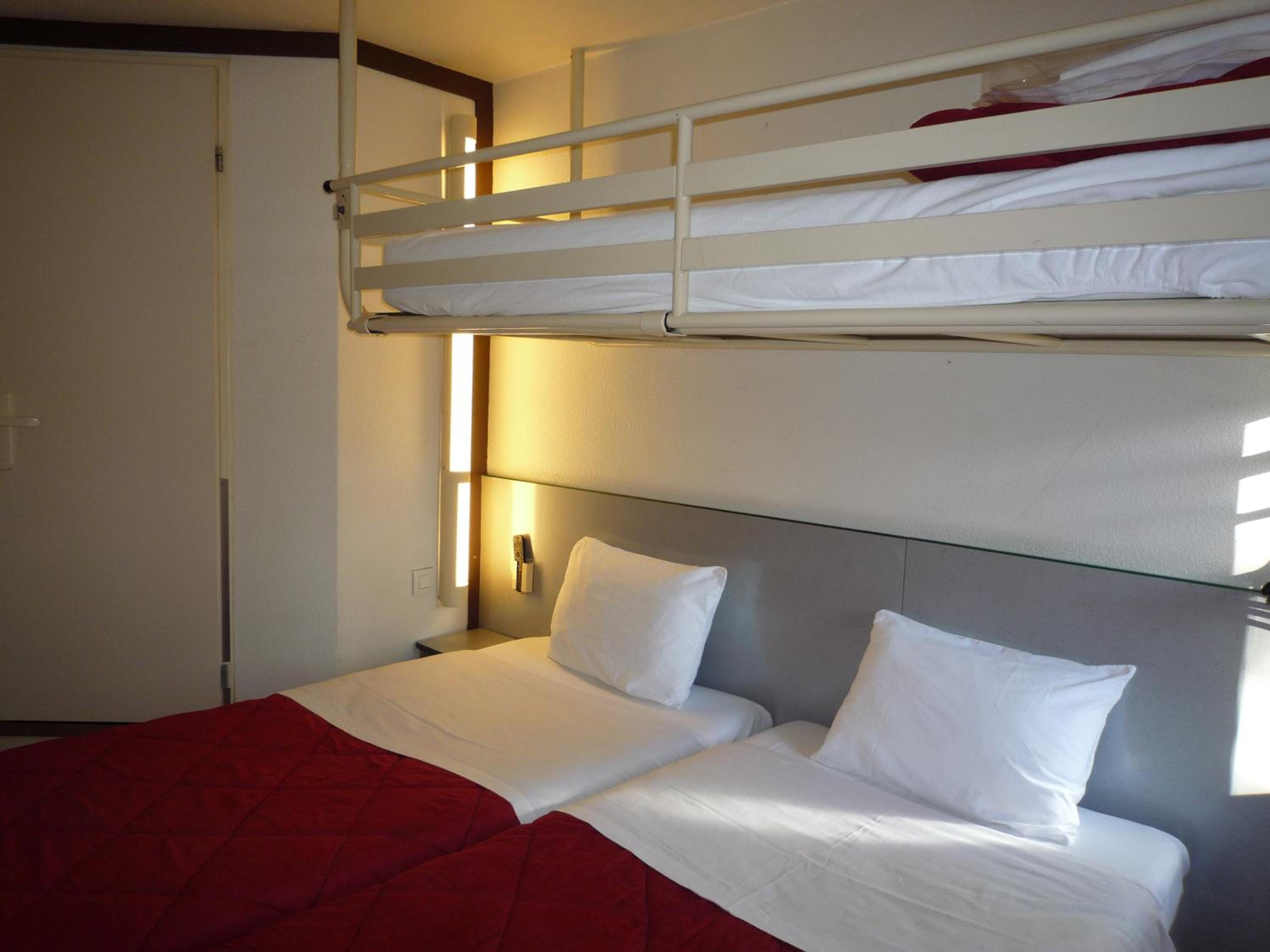 Triple Room with 3 Singles Beds - Photo 6