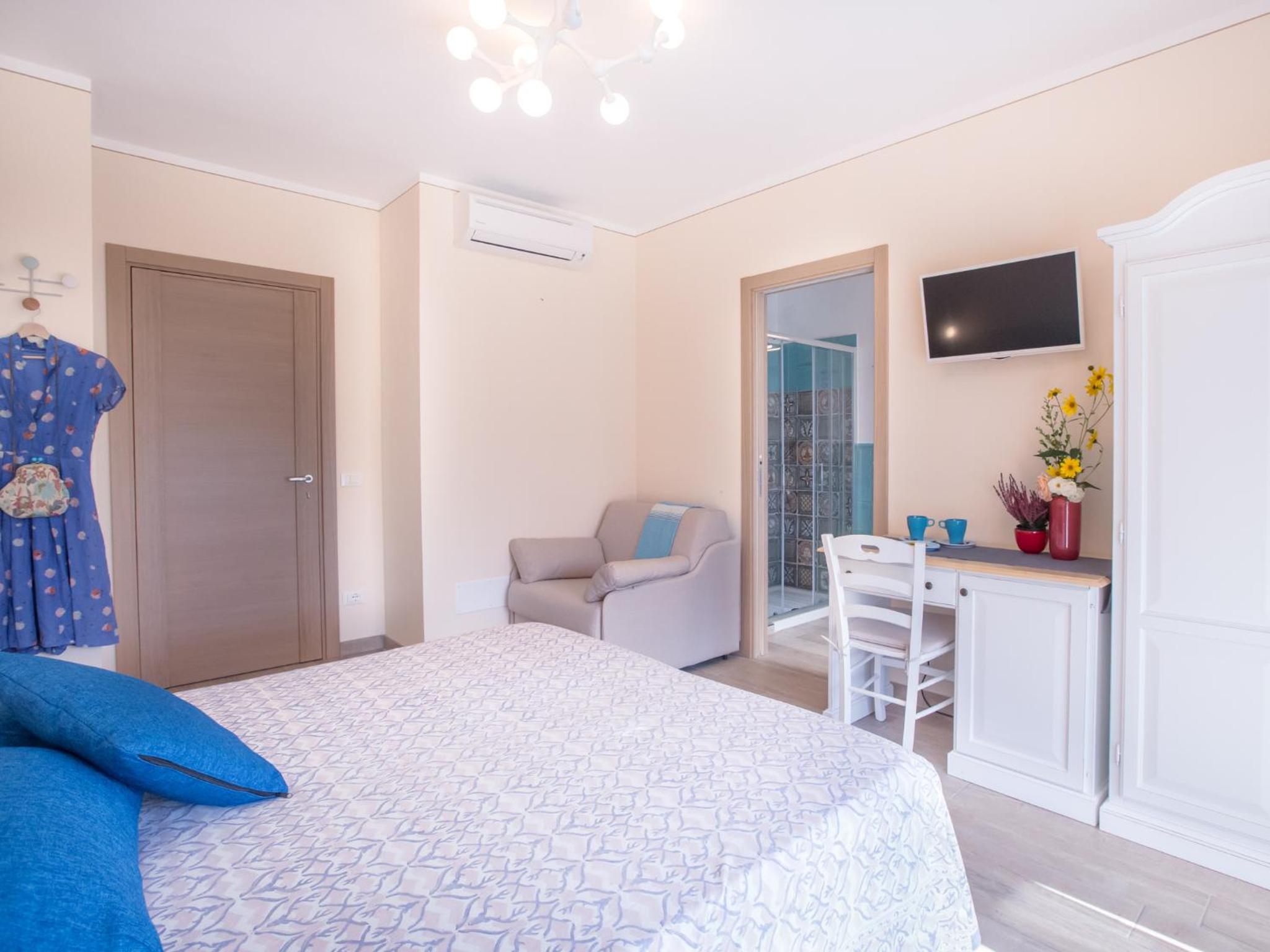 Double or Twin Room with Private Bathroom - Photo 12