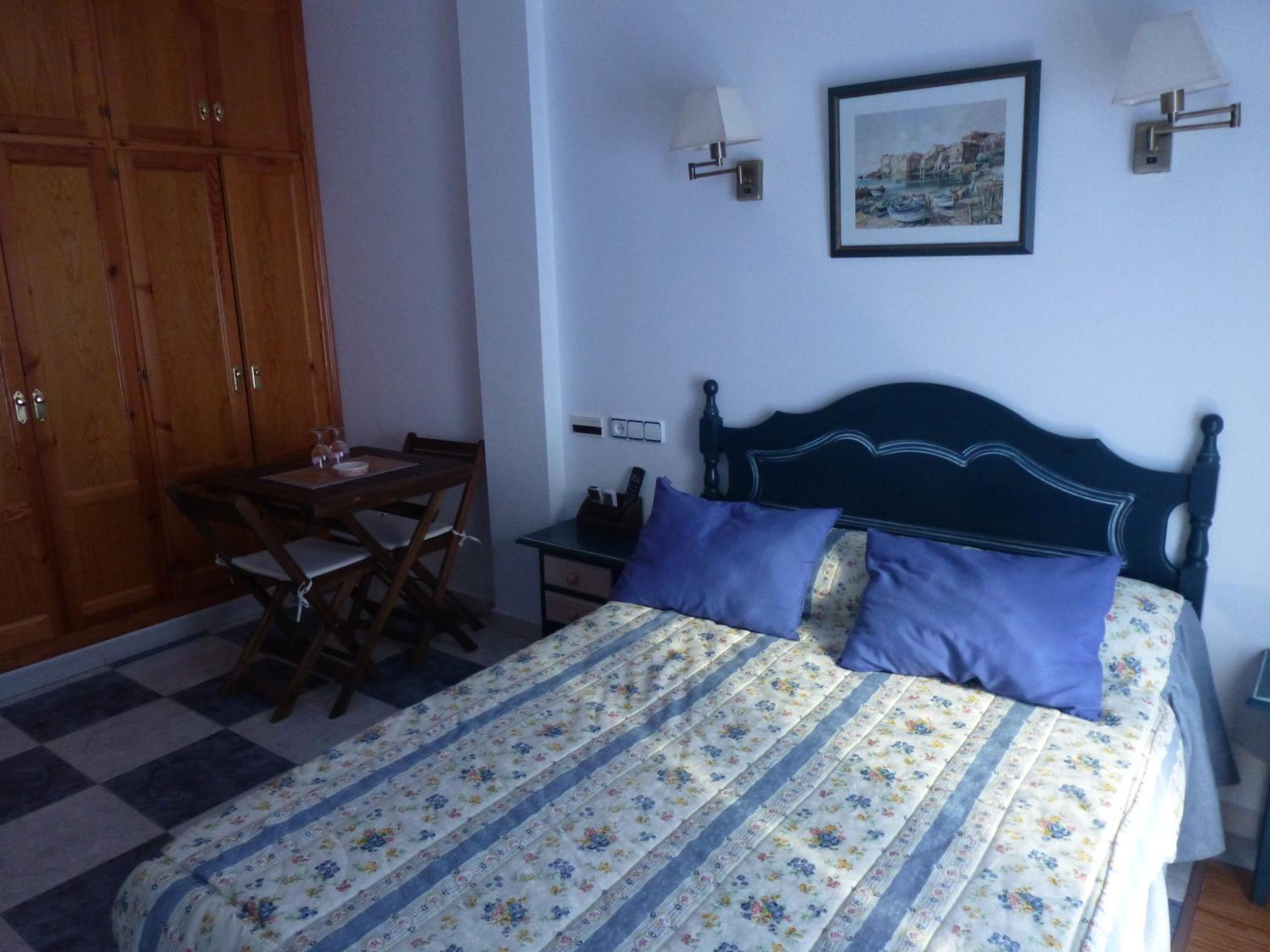 Double or Twin Room with Terrace - Photo 6