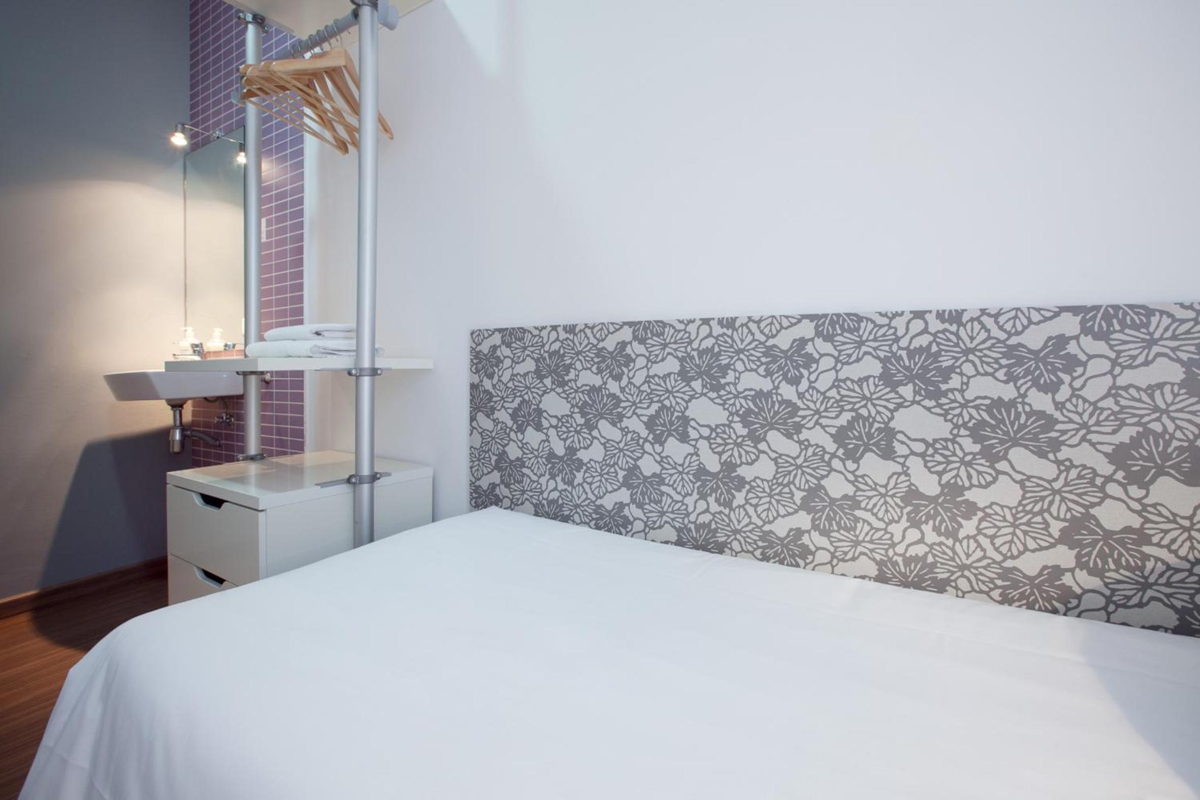 Habitación Doble Pequeña con Baño Compartido