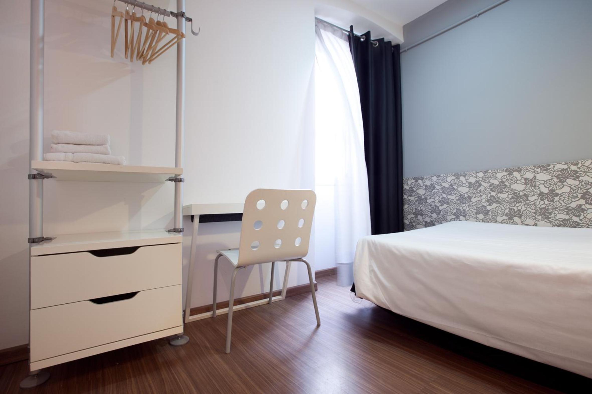 Double Room with Shared Bathroom photo 2