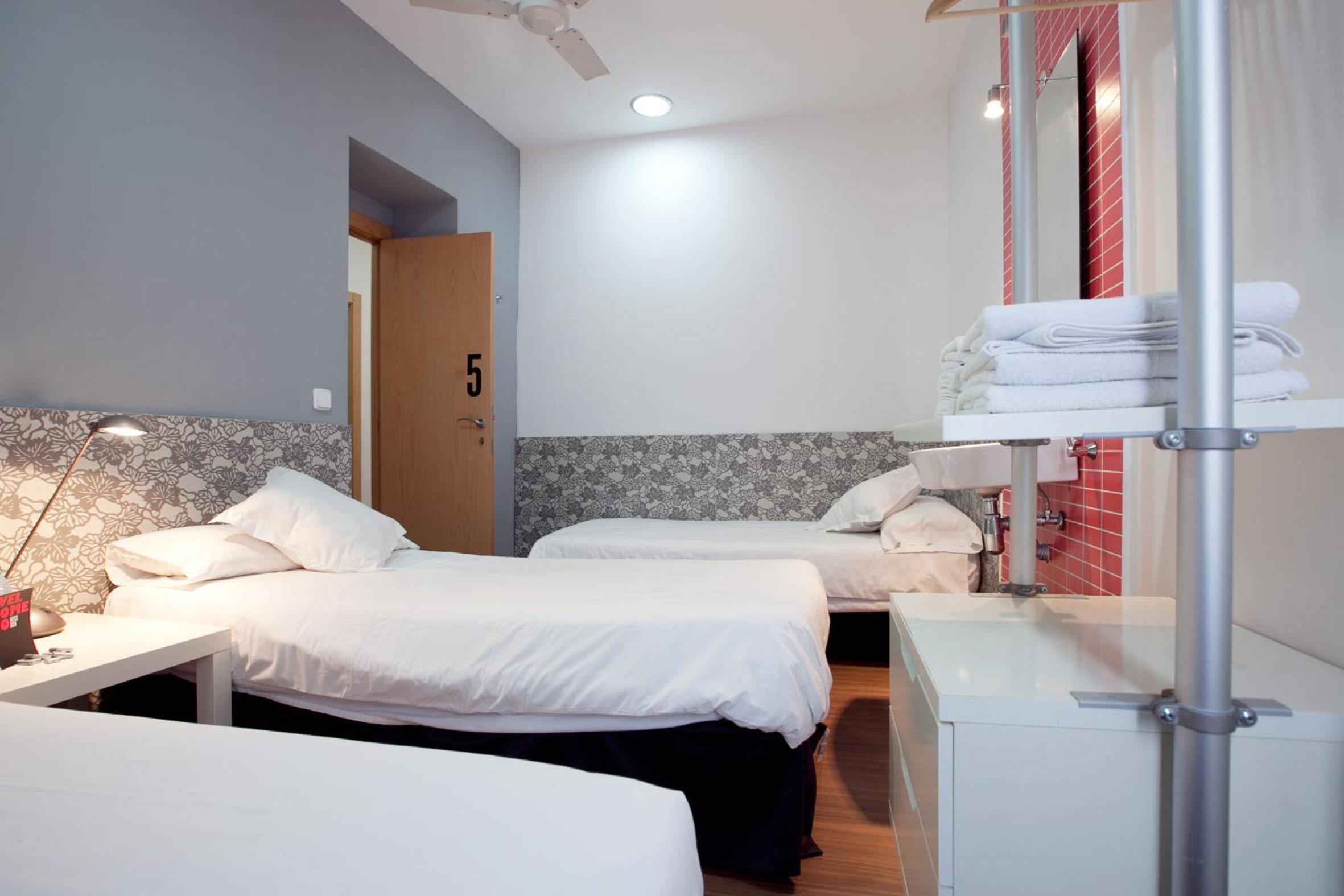 Triple Room with Shared Bathroom photo 2