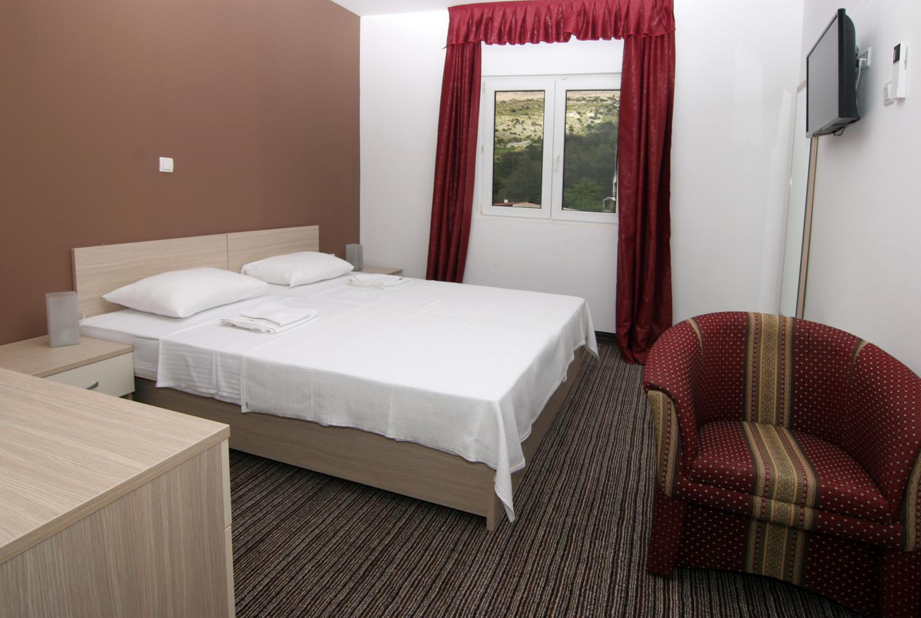 Double or Twin Room - Park Side photo 2