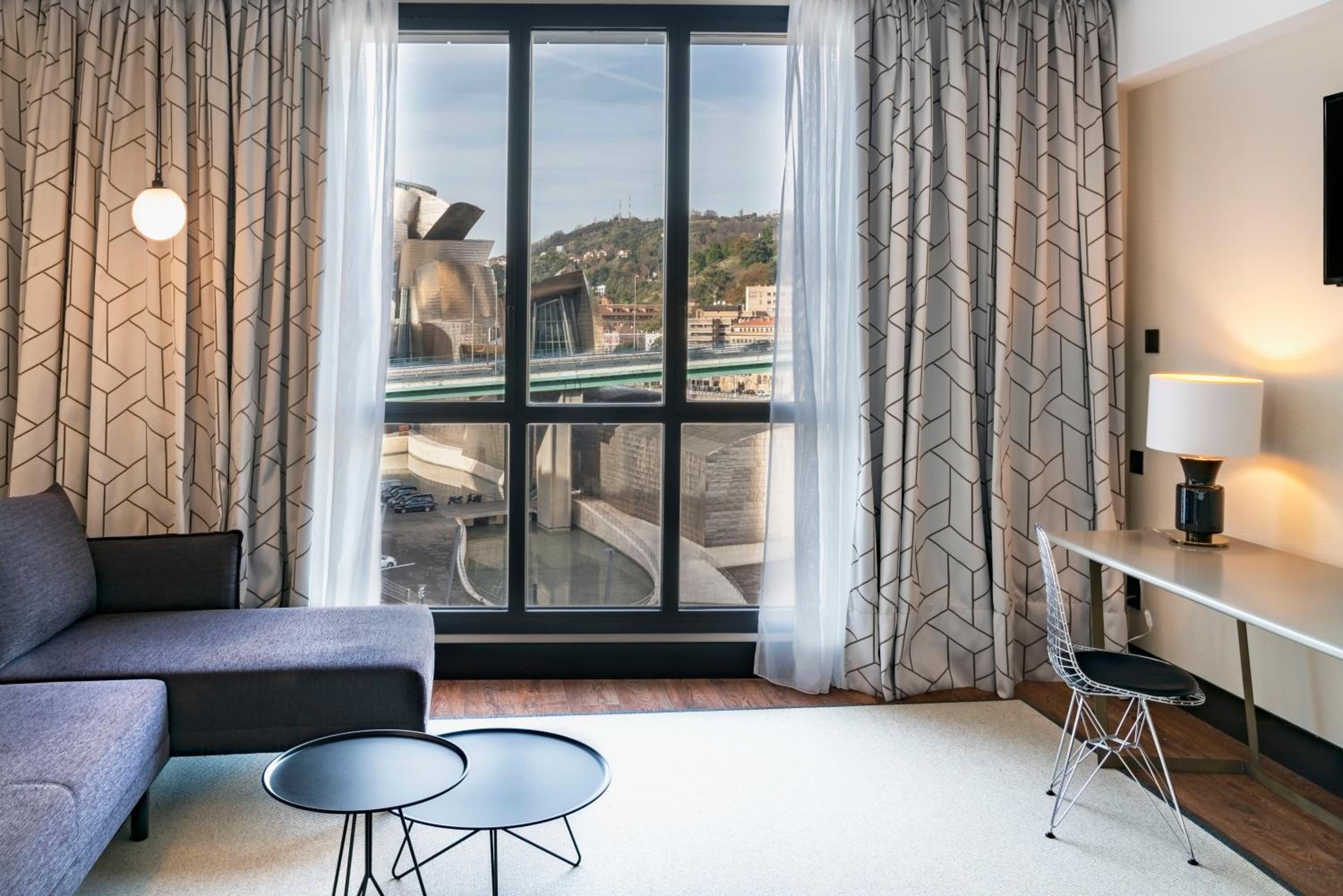 Suite Junior with Guggenheim view - Photo 3